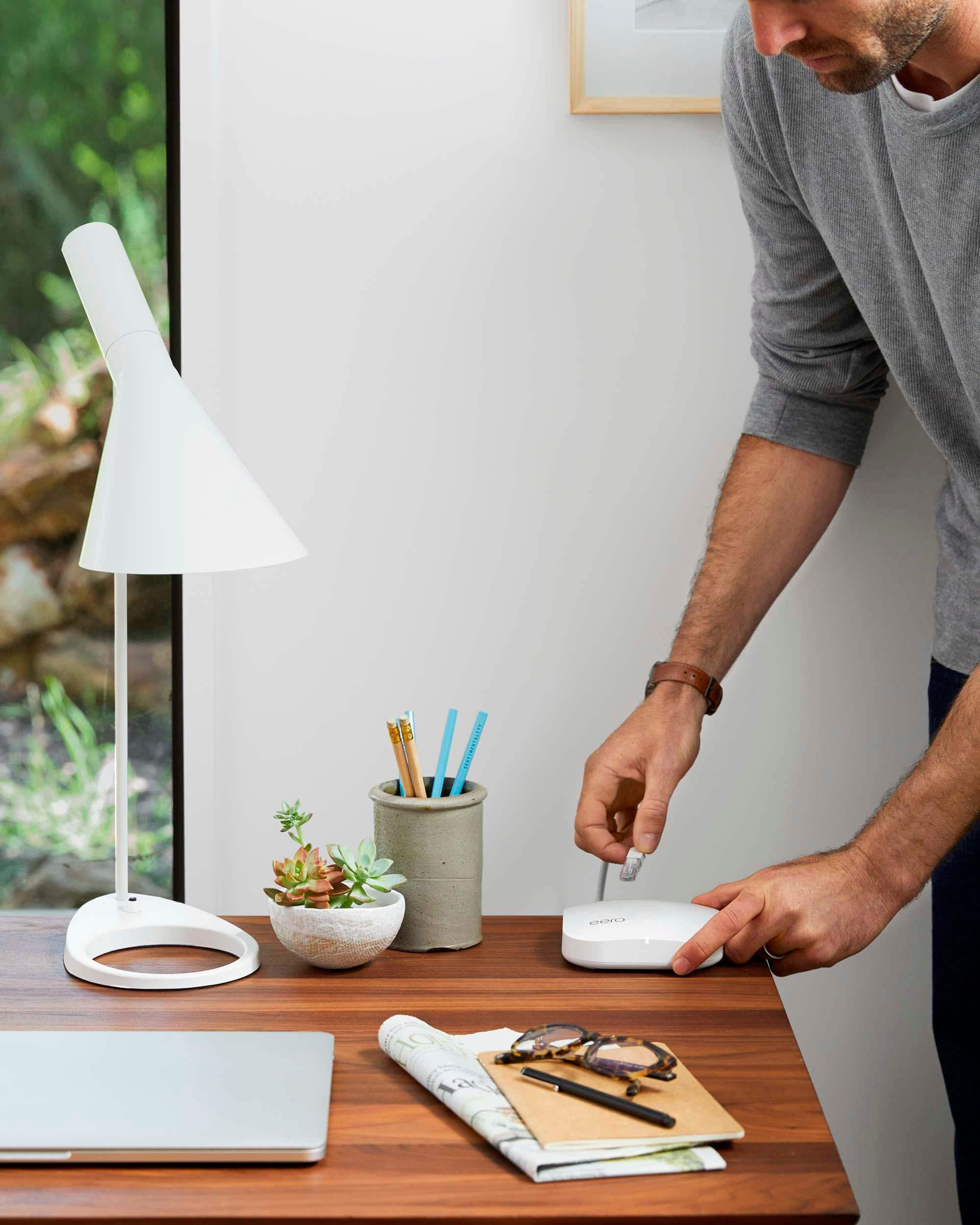 Alt View 12. eero - Mesh WiFi System (1 eero + 1 eero Beacon), 2nd Generation - White.