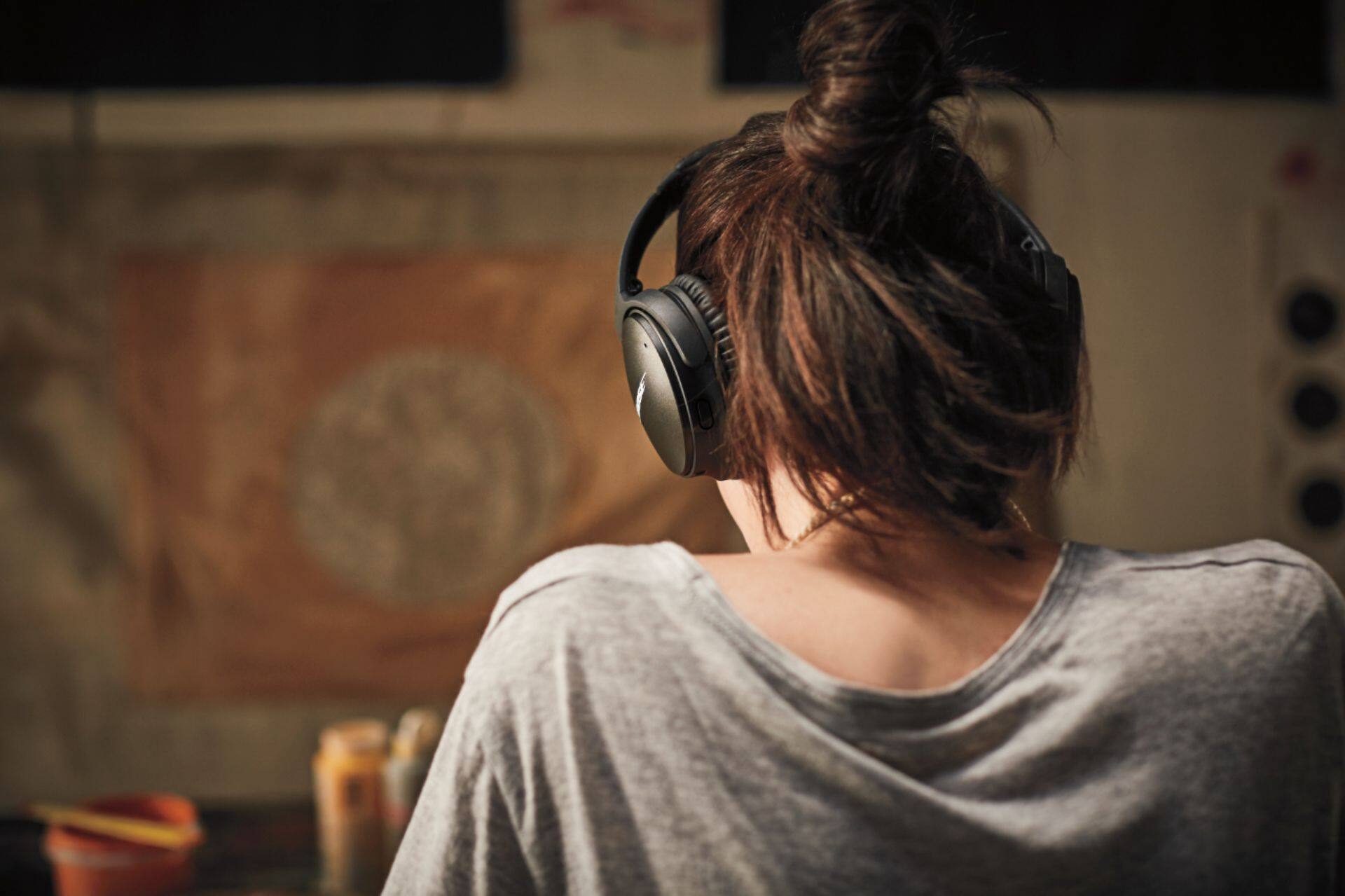 Alt View 17. Bose - QuietComfort 35 II Wireless Noise Cancelling Over-the-Ear Headphones - Black.