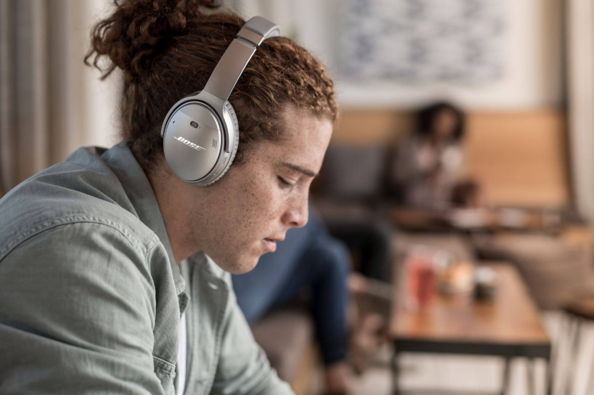 Alt View 15. Bose - QuietComfort 35 II Wireless Noise Cancelling Over-the-Ear Headphones - Silver.