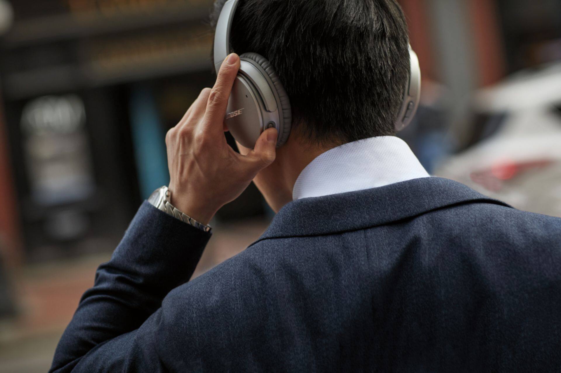 Alt View 17. Bose - QuietComfort 35 II Wireless Noise Cancelling Over-the-Ear Headphones - Silver.