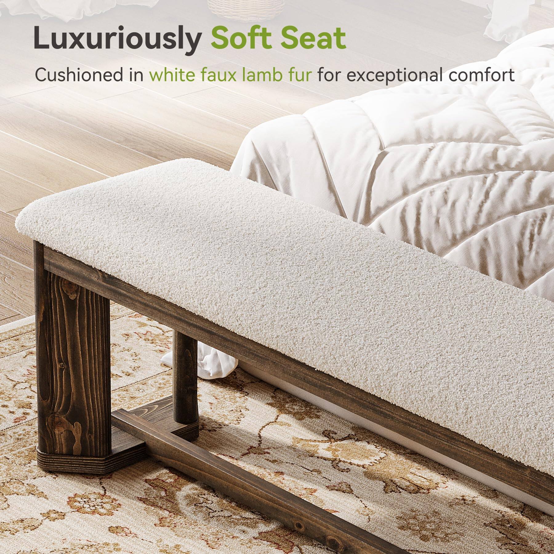 Luxuriously Soft Seat  
Cushioned in white faux lamb fur for exceptional comfort