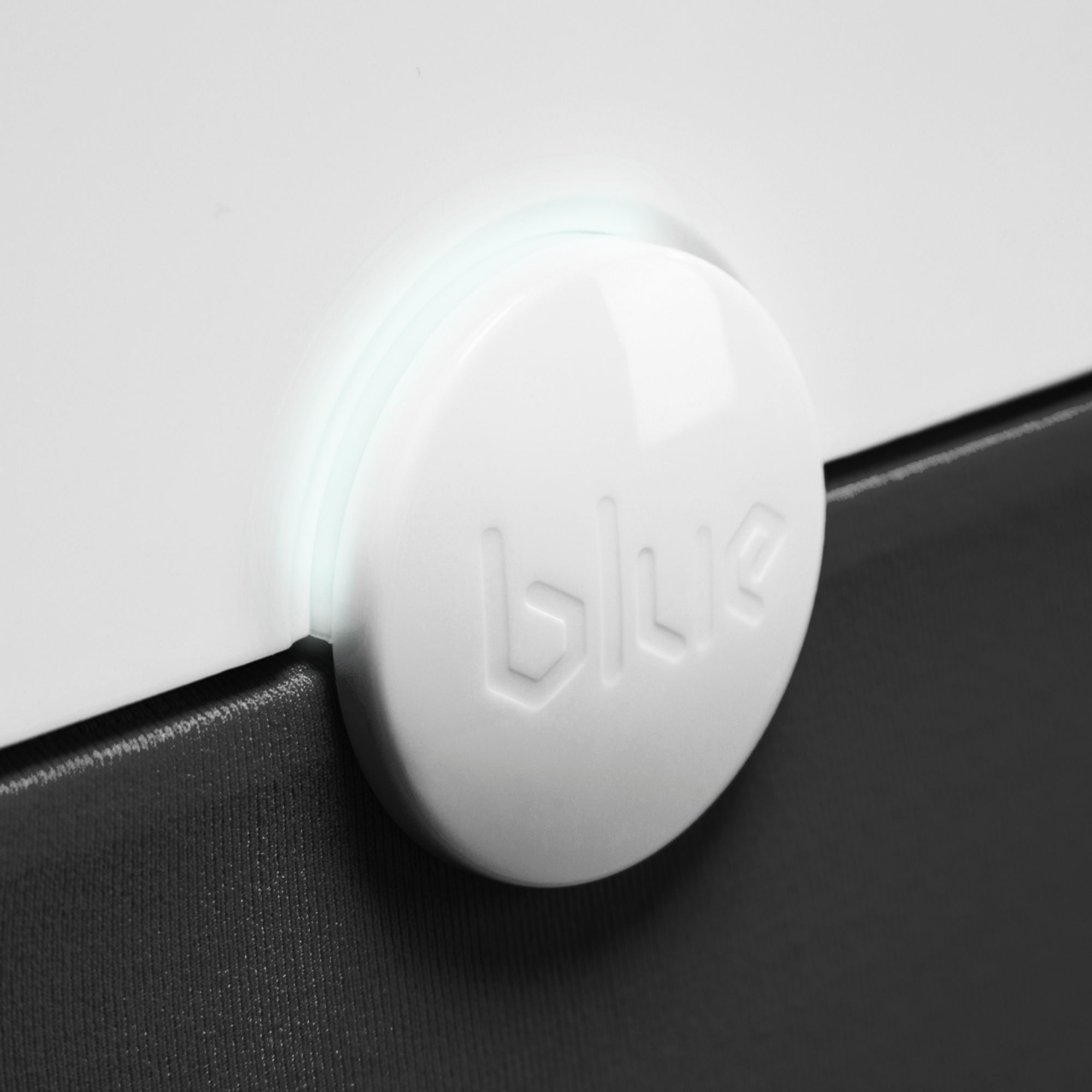 Left View: Blueair - Blue Pure 211+ 540 Sq. Ft. Air Purifier - White - White