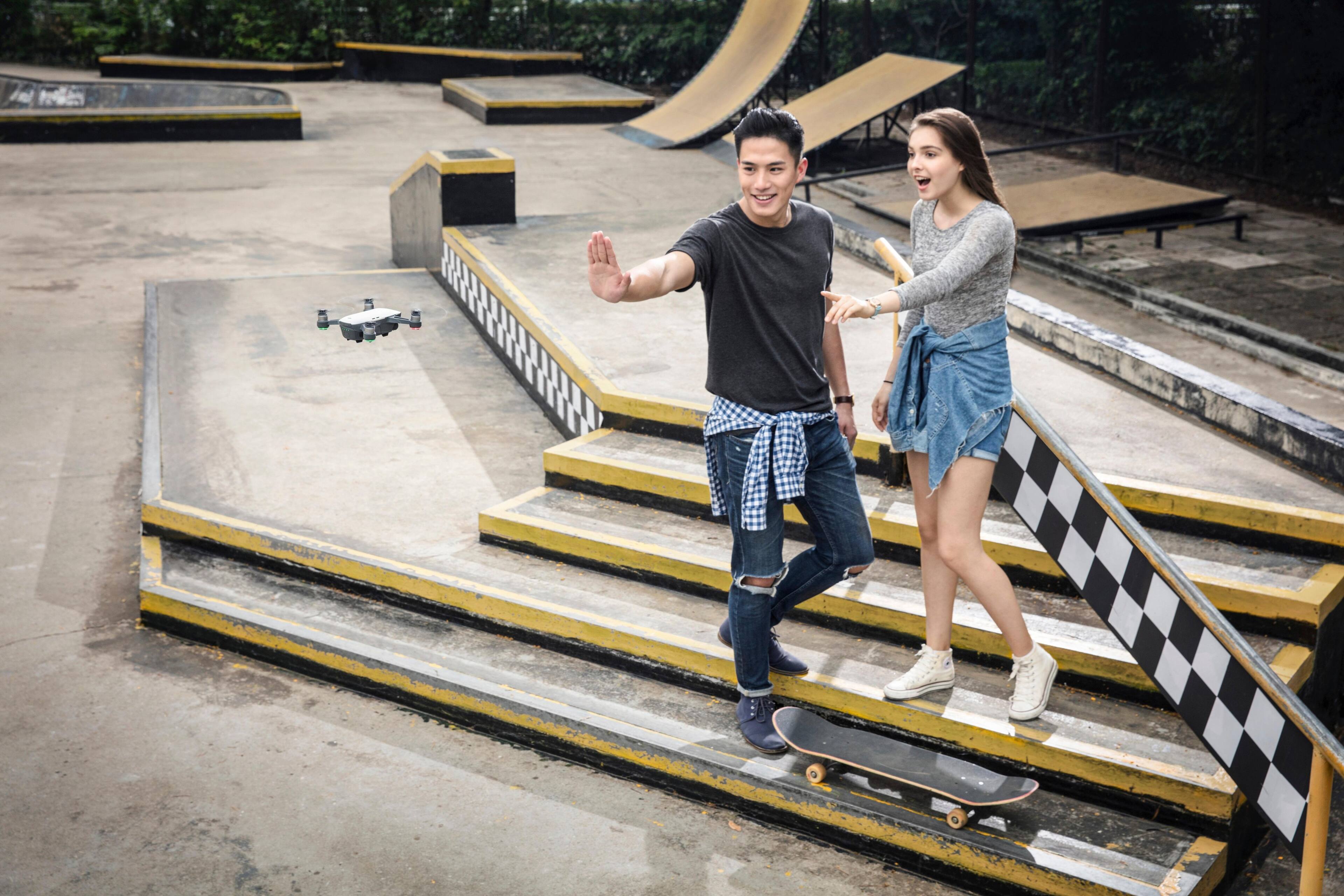 Alt View 16. DJI - Spark Quadcopter - Alpine White.