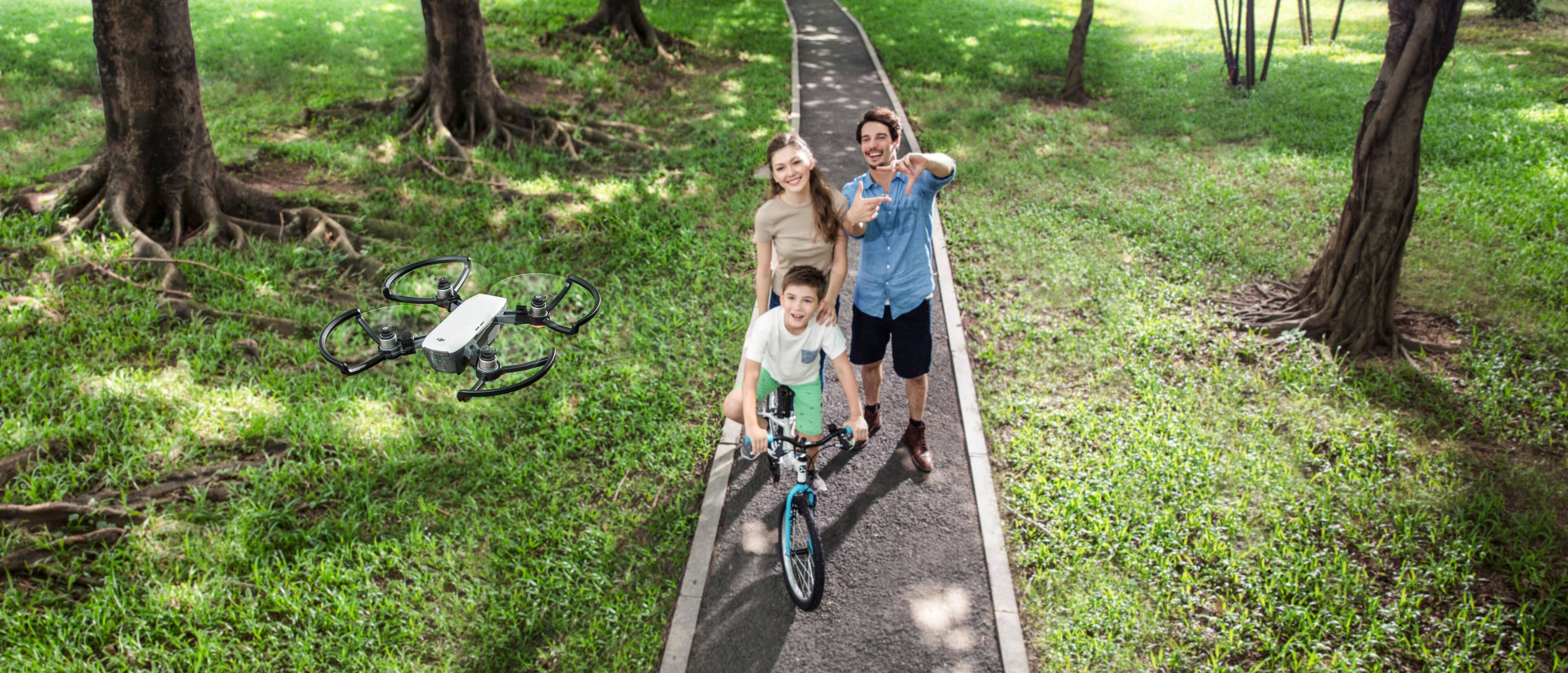 Alt View 17. DJI - Spark Quadcopter - Alpine White.