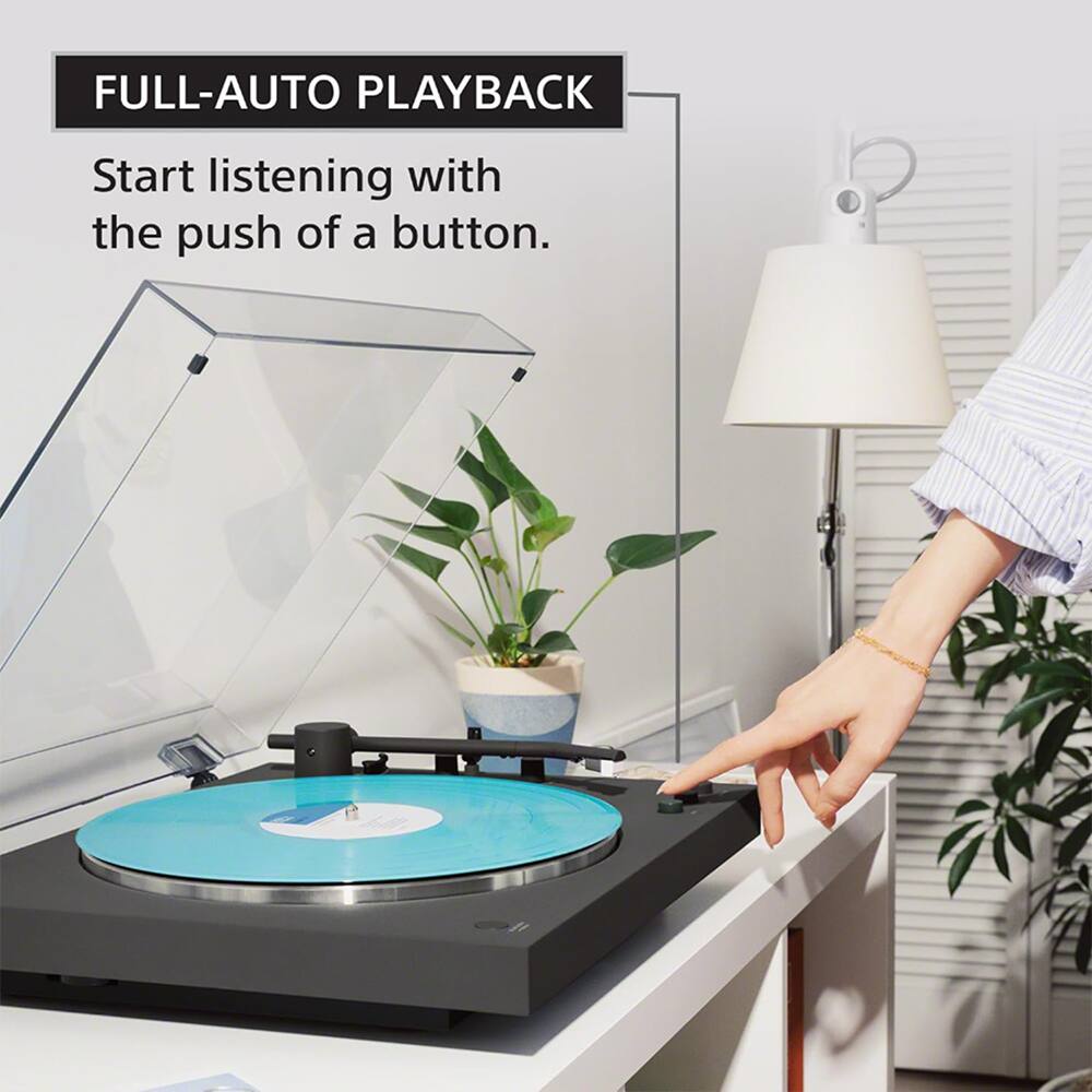 FULL-AUTO PLAYBACK  
Start listening with the push of a button.