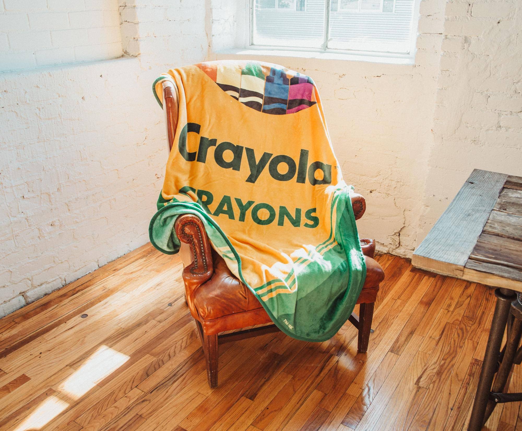 Crayola  
CRAYONS