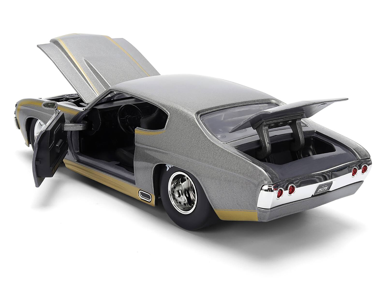 Back. Jada - 1971 Chevrolet Chevelle SS "Hurst" Gray Metallic with Gold Stripes "Bigtime Muscle" Series 1/24 - Gray Metallic with Gold.