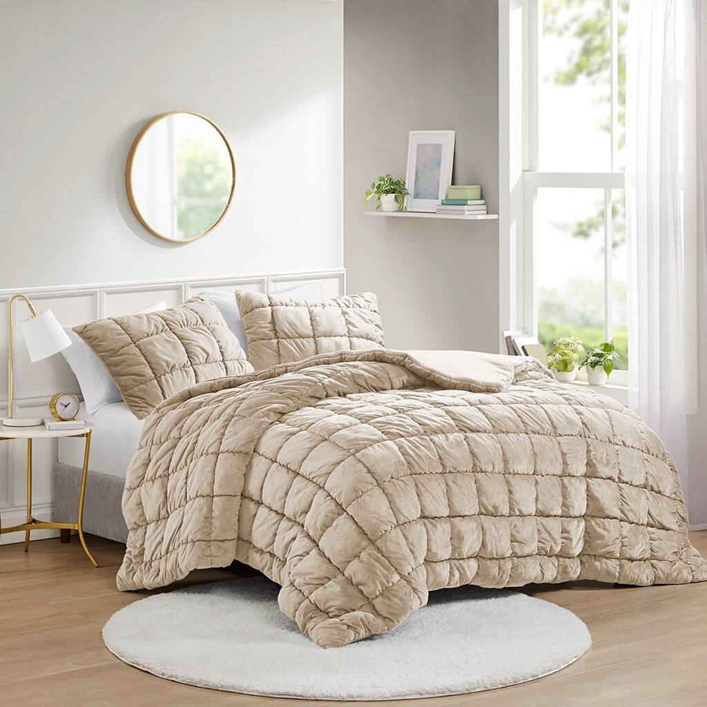 Alt View 4. Gracie Mills - Gracie Mills Naomi Velvet Comforter Set - Tan.