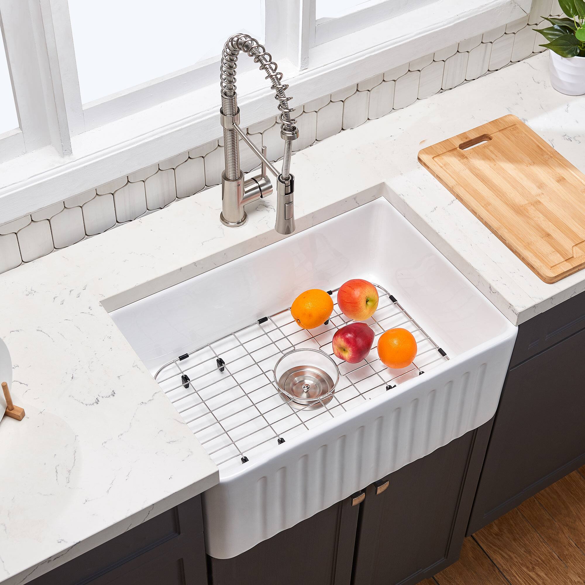 Back. Siljoy - Fireclay 33" L X 20" W Farmhouse Kitchen Sink with Grid and Strainer - White.