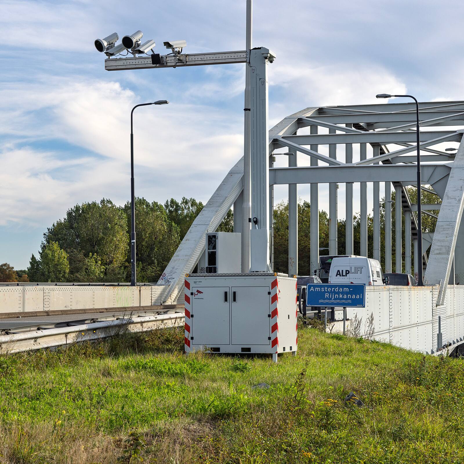 - ALP LIFT -  
- Amsterdam-Rijnkanaal