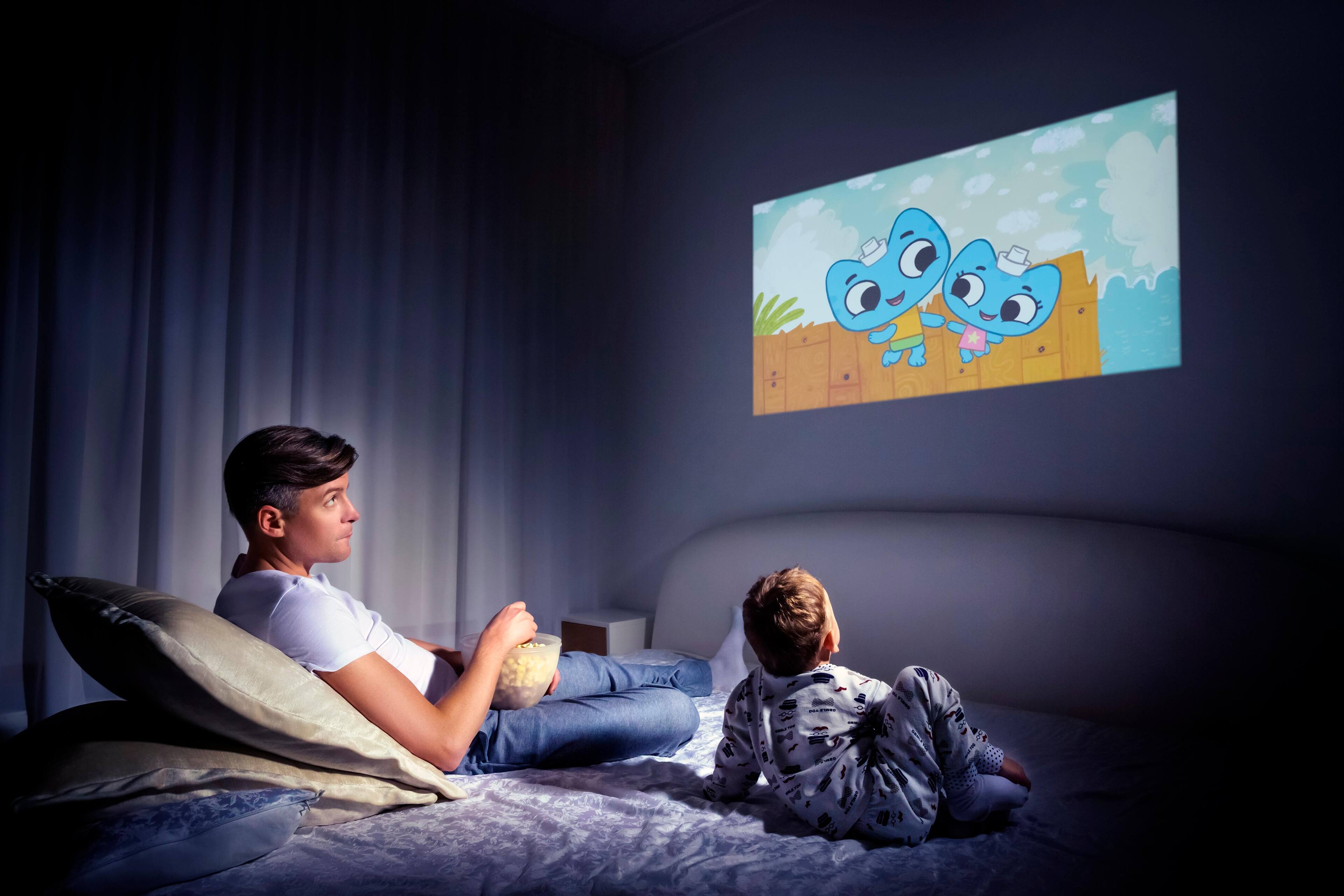 Best Buy: CINEMOOD Storyteller Wireless Smart DLP Projector White ...