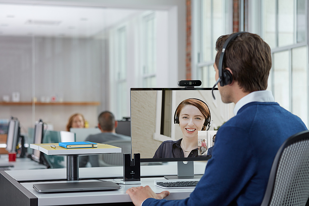 Logitech Brio for Creators Litra Glow - Ultimate Solution for a  Professional Look During Video-Calls, Webcam and Lighting for Video  Conferencing, Zoom