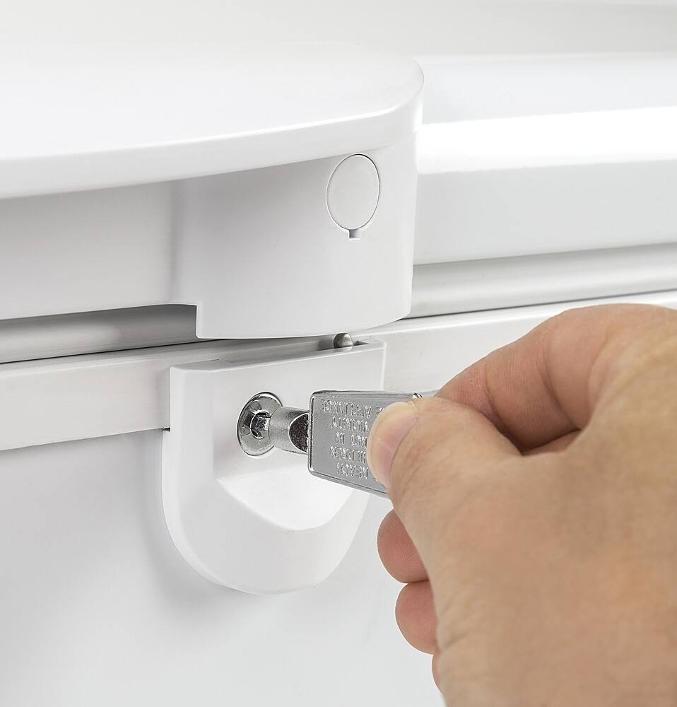 Alt View 1. GE - 21.7 Cu. Ft. Chest Freezer - White.