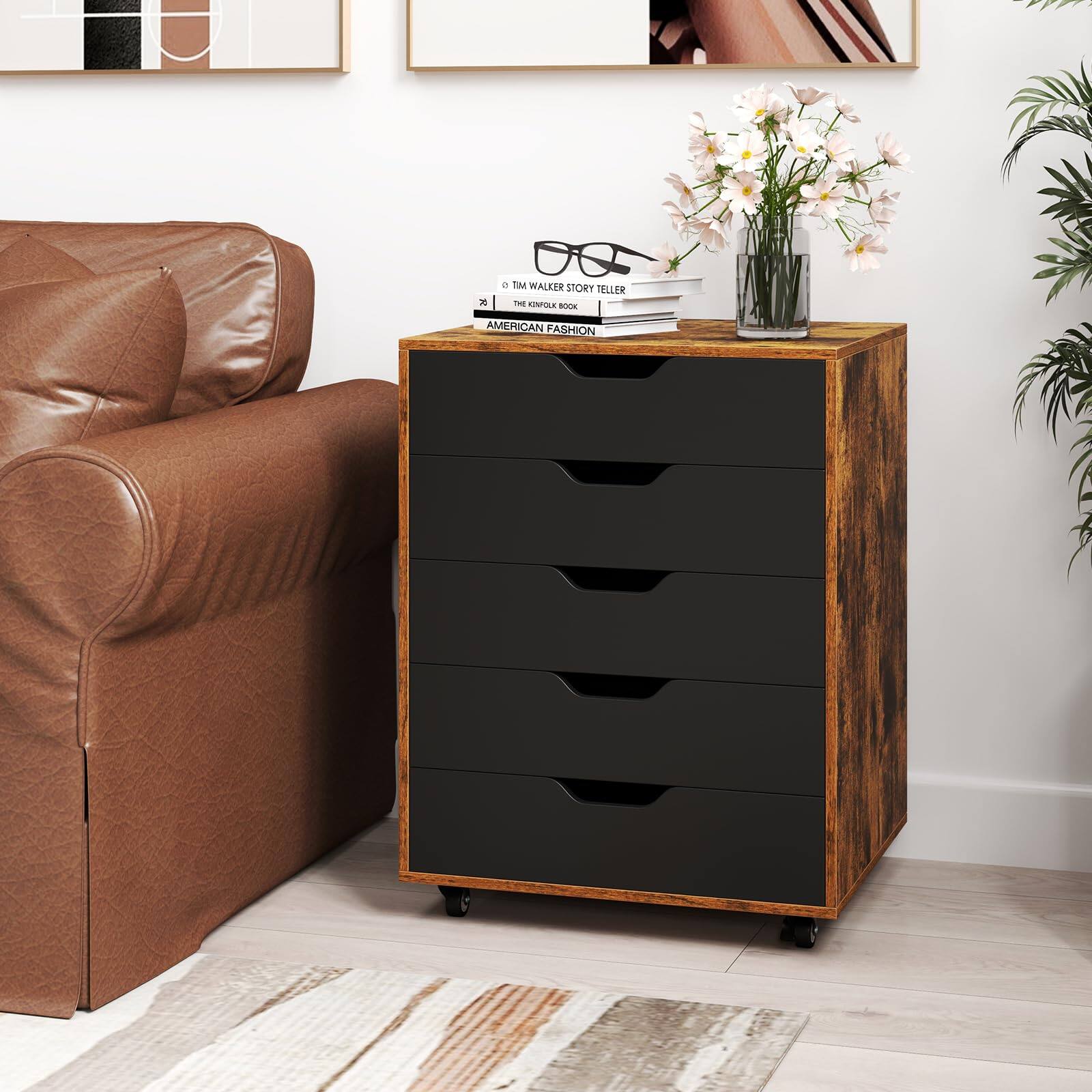 1M WALKER STORY TELLER  
The KING OF AMERICAN FASHION