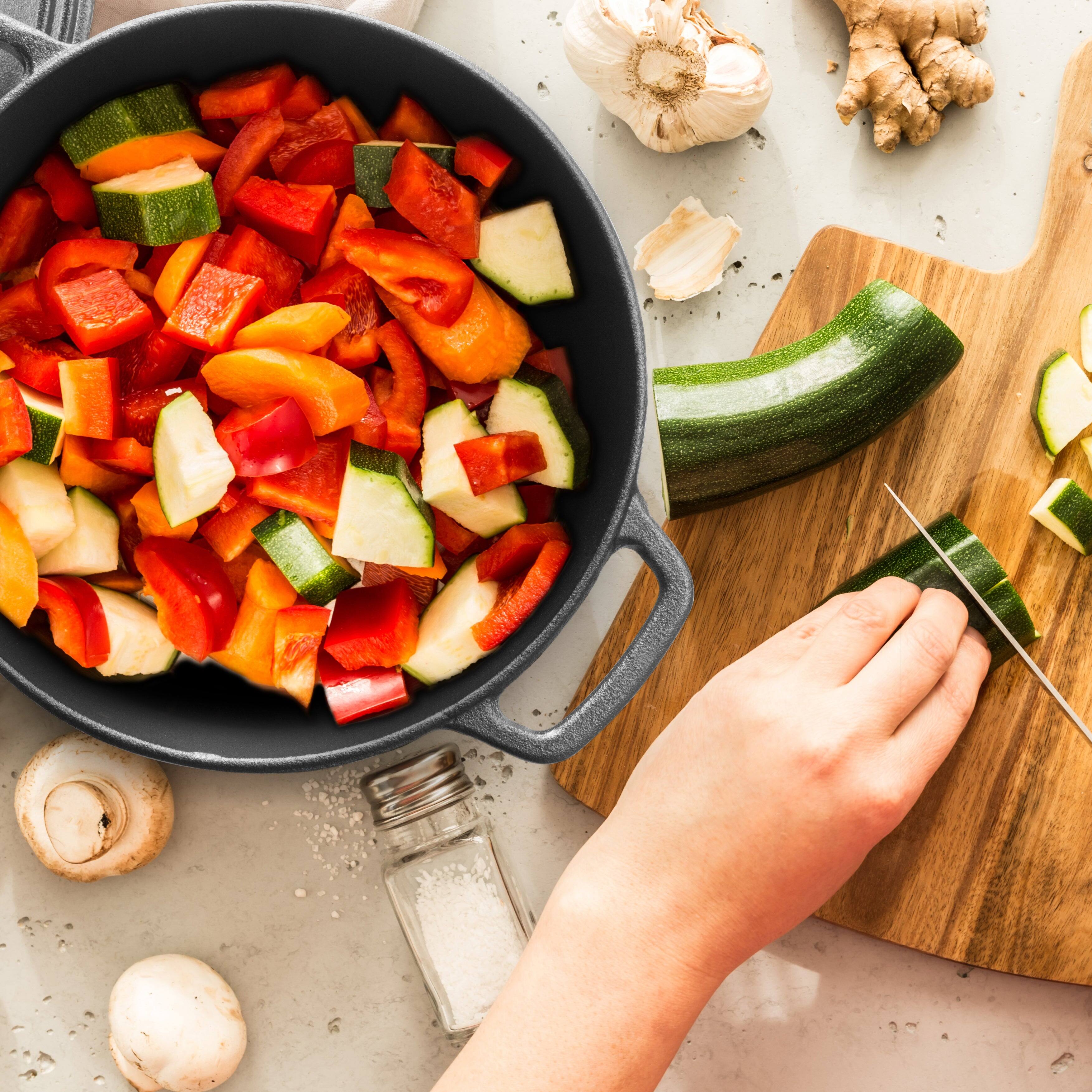 Alt View 1. Commercial Chef - COMMERCIAL CHEF 6.6 Quart Dutch Oven - Black.