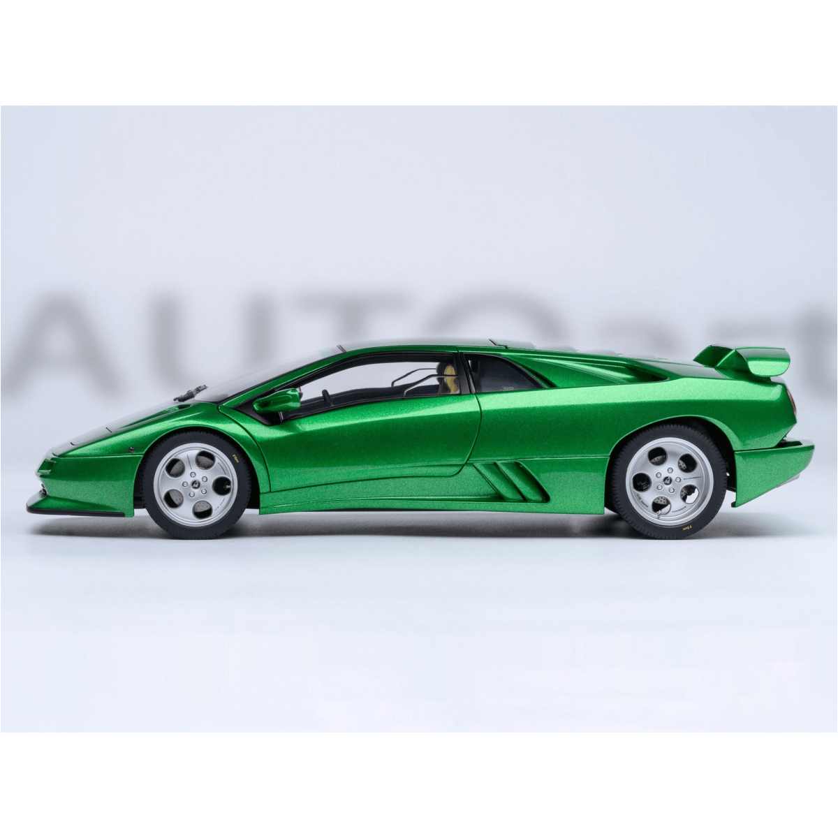Alt View 9. Autoart - Lamborghini Diablo SE30 Verde Mic/Green Metallic 1/18 Model Car by Autoart.
