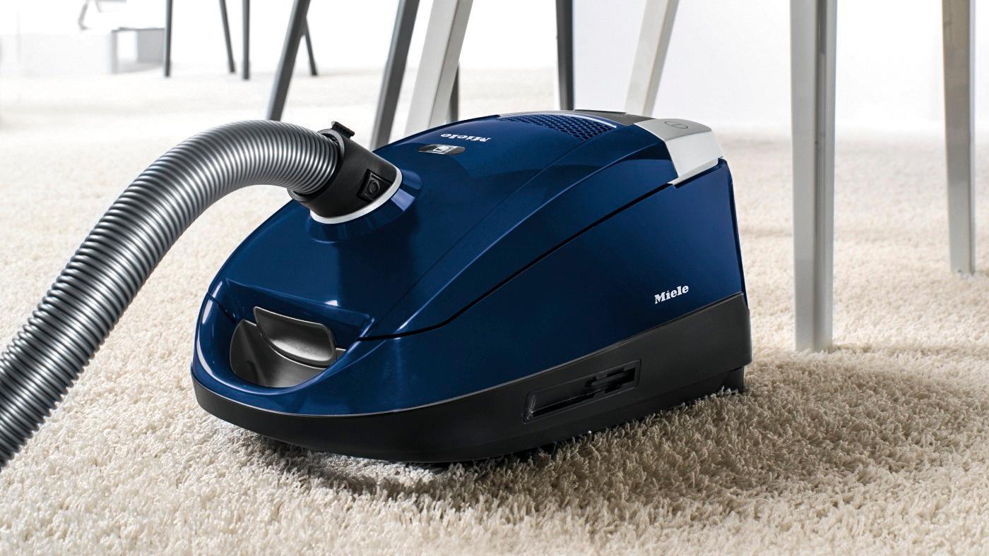 Miele 41DAE030USA C2 Compact Quartz Canister Vacuum Cleaner with 6 Variable  Power Settings, AirClean Filter, AirClean Sealed System and 33 Ft.  Operating Radius