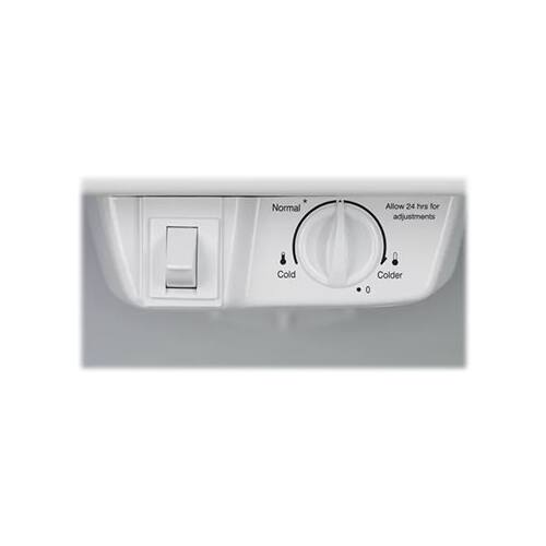 Best Buy Frigidaire 18 Cu. Ft. TopFreezer Refrigerator White FFHT1814TW