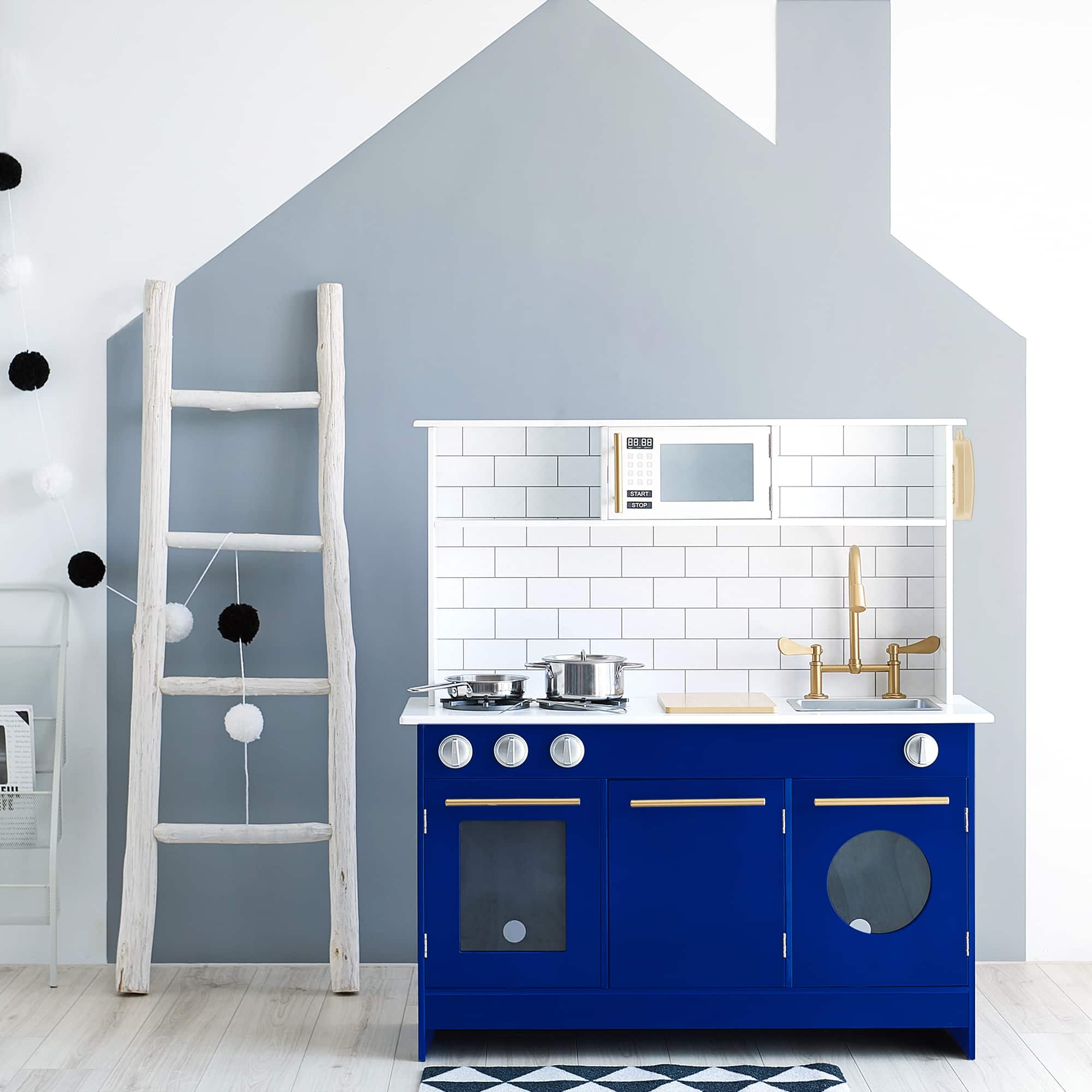 Teamson Kids - Little Chef Berlin Play Kitchen with Cookware Accessories, White/Blue