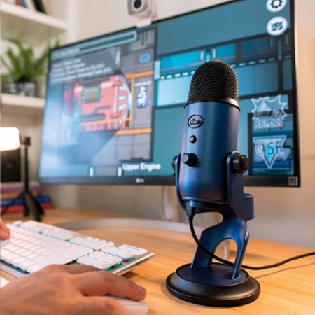 Blue Microphones - Blue Yeti Professional Multi-Pattern USB Condenser Microphone_1