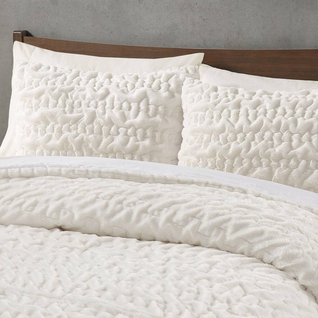 Alt View 3. Gracie Mills - Gracie Mills Hanna Faux Fur Down Alternative Comforter Set - Ivory.