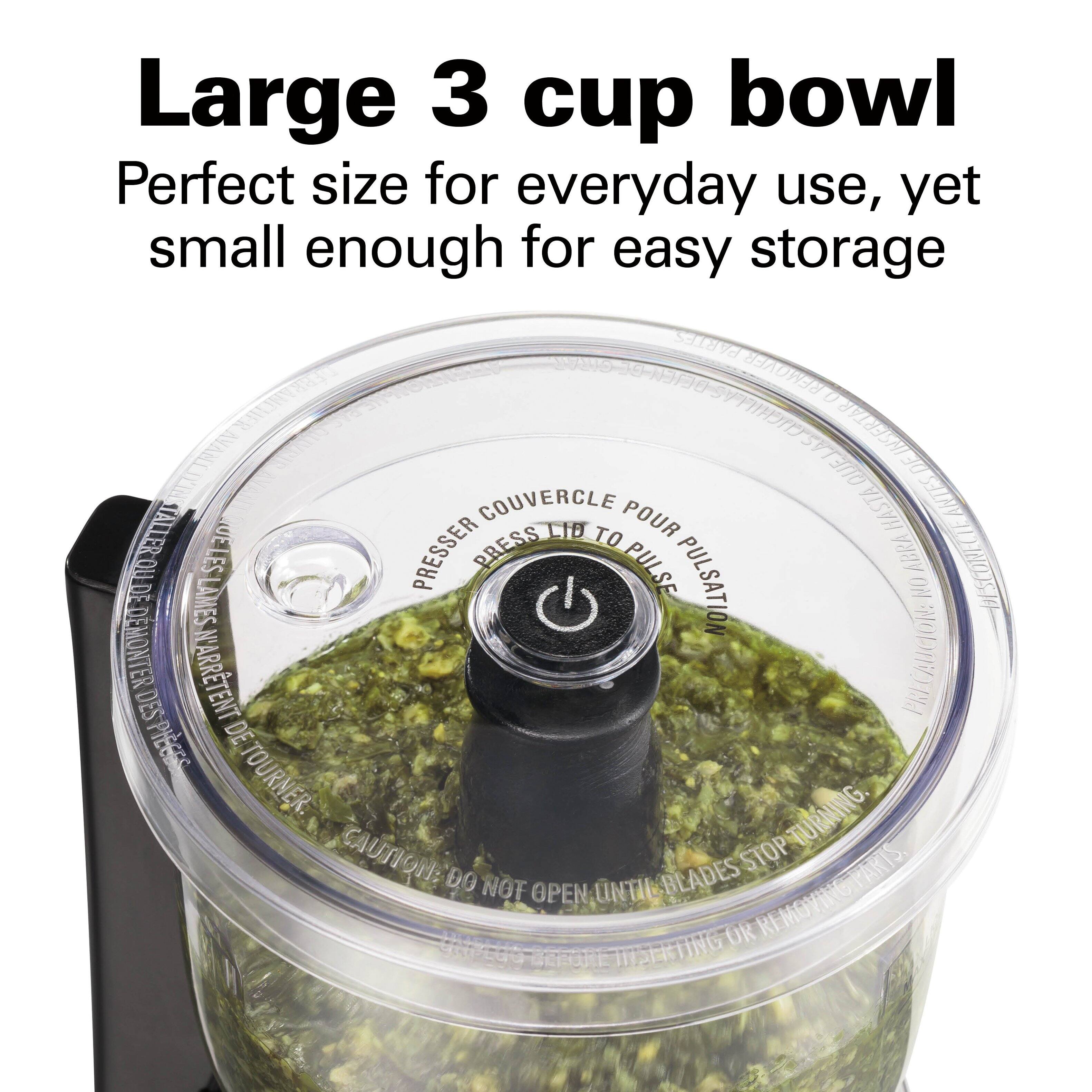 Large 3 cup bowl  
Perfect size for everyday use, yet small enough for easy storage  

PRESSER COUVERCLE POUR PULSATION  
PRESS THE BUTTON TO PULSE  
CAUTION: DO NOT OPEN UNTIL BLADES STOP TURNING.