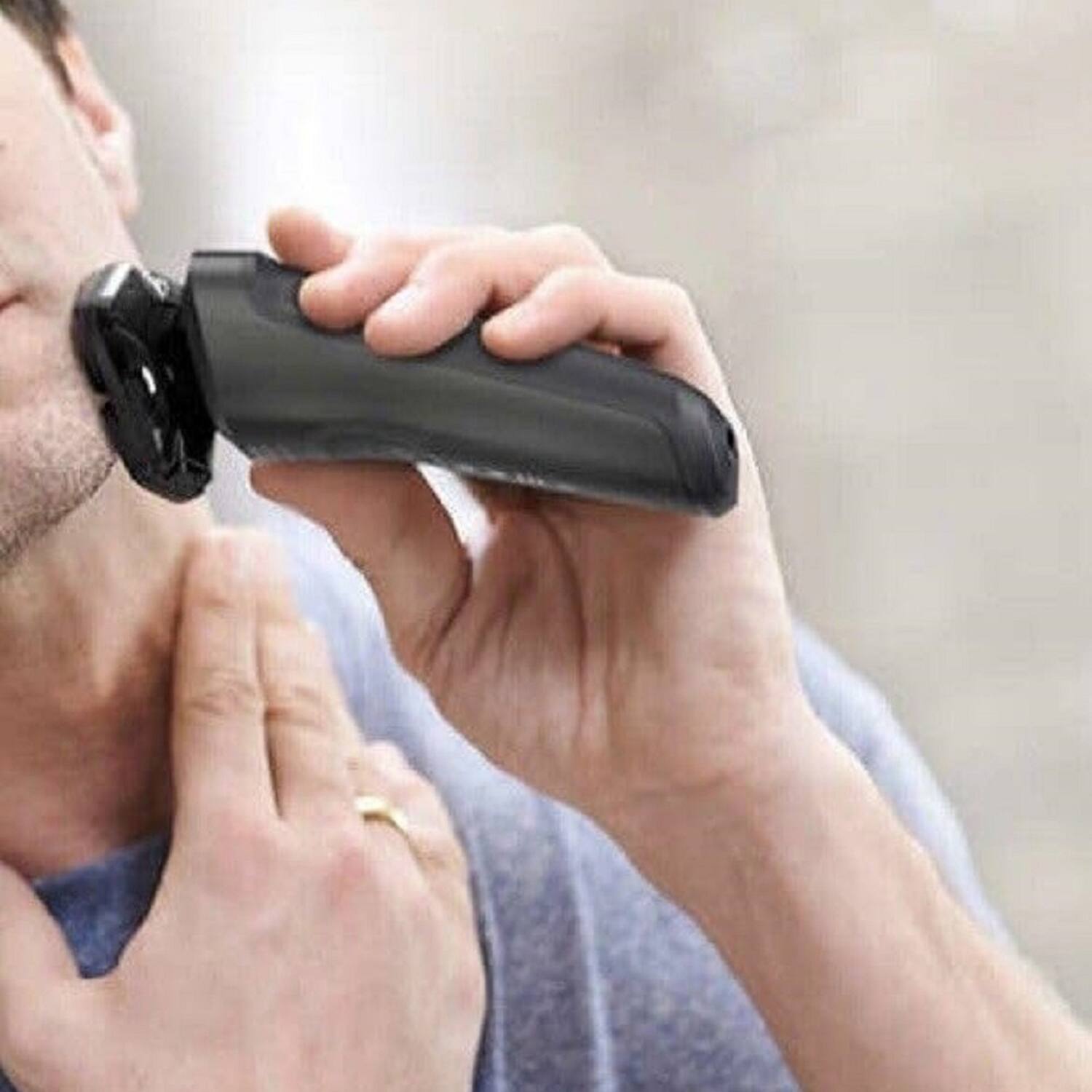 Left. Philips Norelco - S6800 Wet and Dry Cordless Electric Shaver Set, SenseIQ Technology, Series 6000.