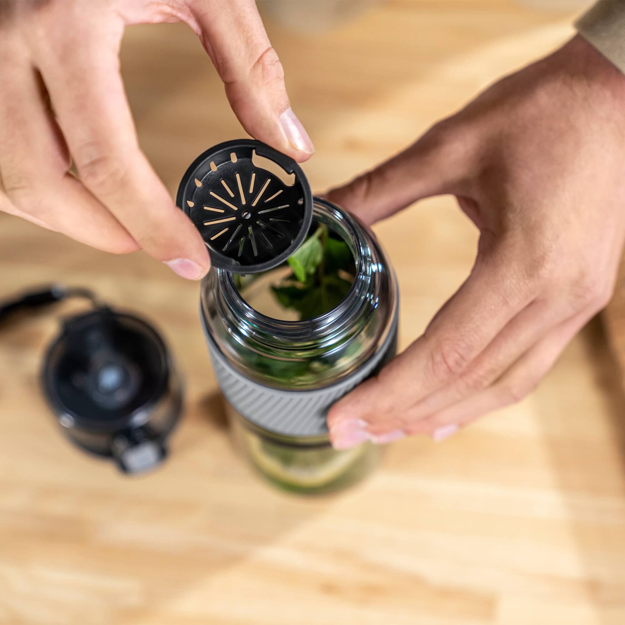 Alt View 2. ZWILLING - ZWILLING Tritan 24-ounce Water Bottle - Grey - Grey.