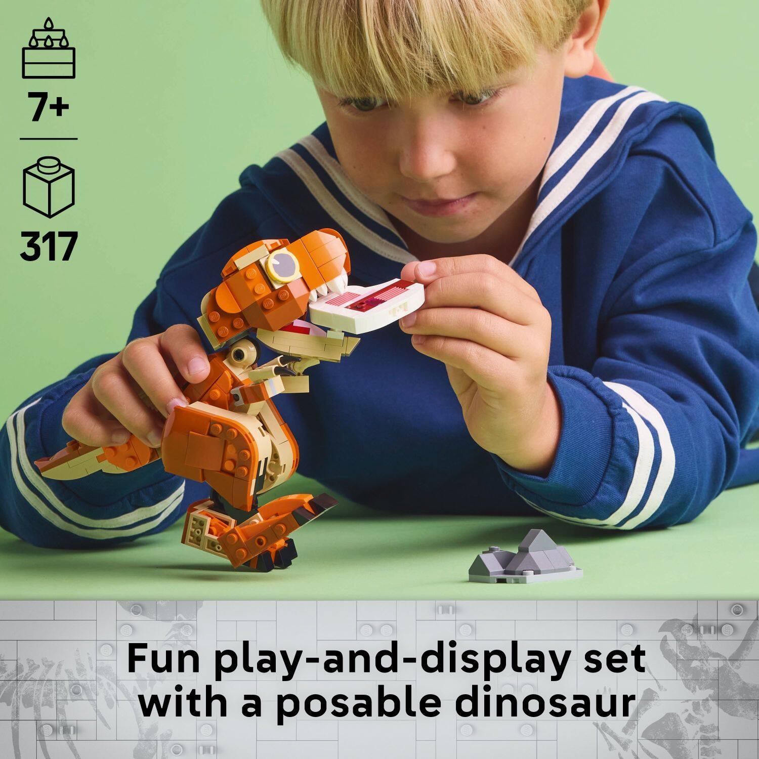 7+ 317 Fun play-and-display set with a posable dinosaur