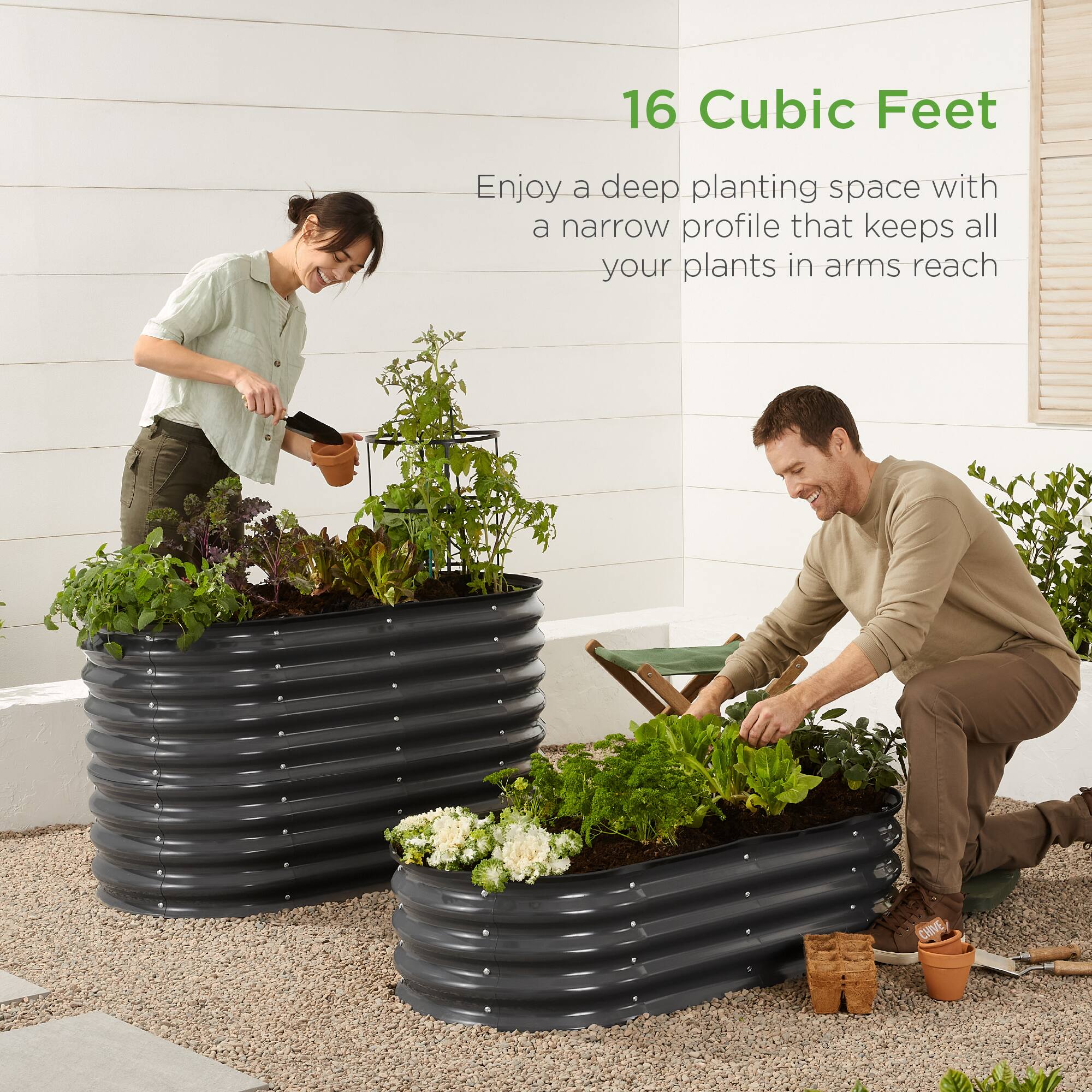 16 Cubic Feet

Enjoy a deep planting space with a narrow profile that keeps all your plants in arms reach