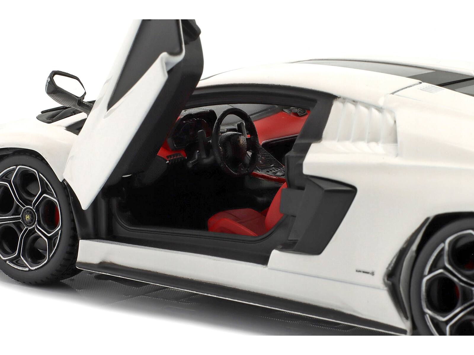 Left. Bburago - Lamborghini Countach LPI 800-4 White 1/24 Diecast Model Car by Bburago - White.