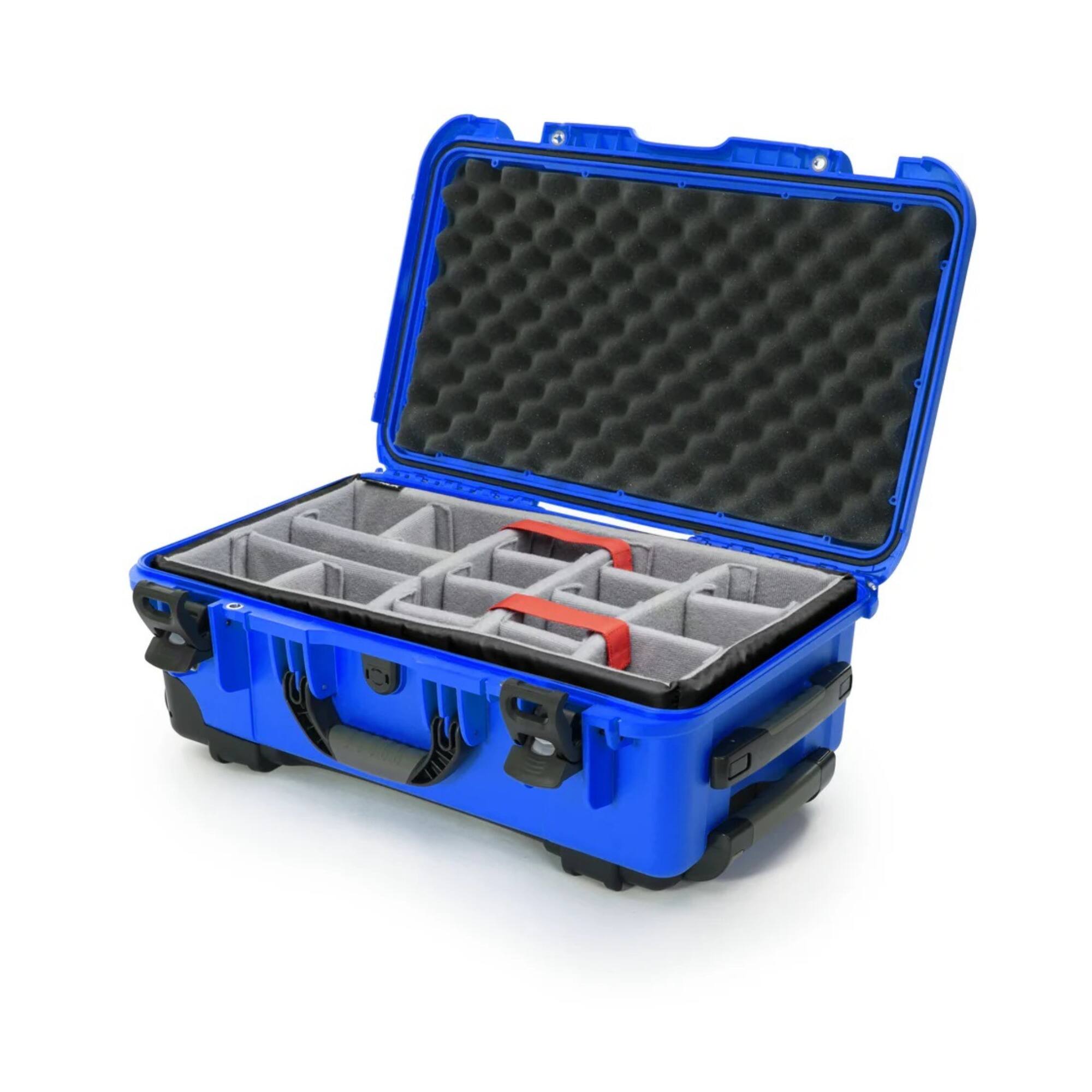 Left. NANUK - Nanuk 935 Waterproof Wheeled Hard Case with Padded Dividers (Blue).