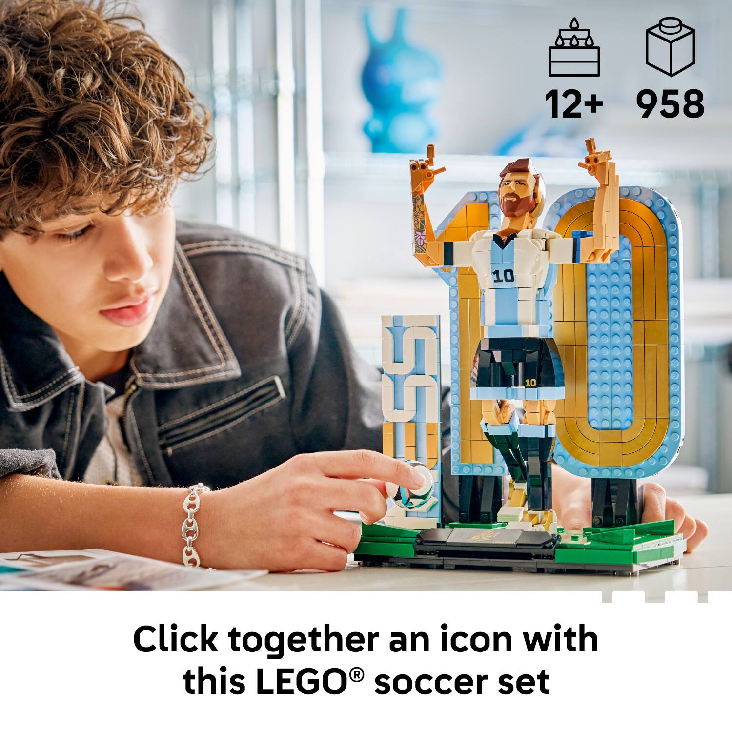 12+ 958

Click together an icon with this LEGO® soccer set