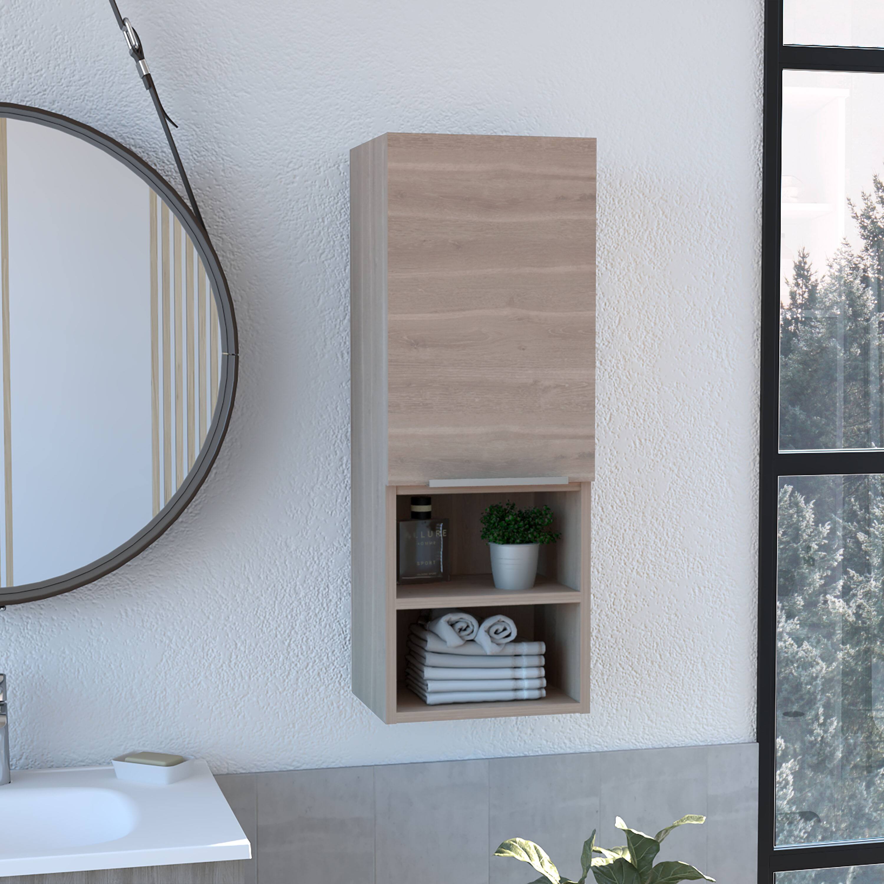 The text on the image is "LUI".