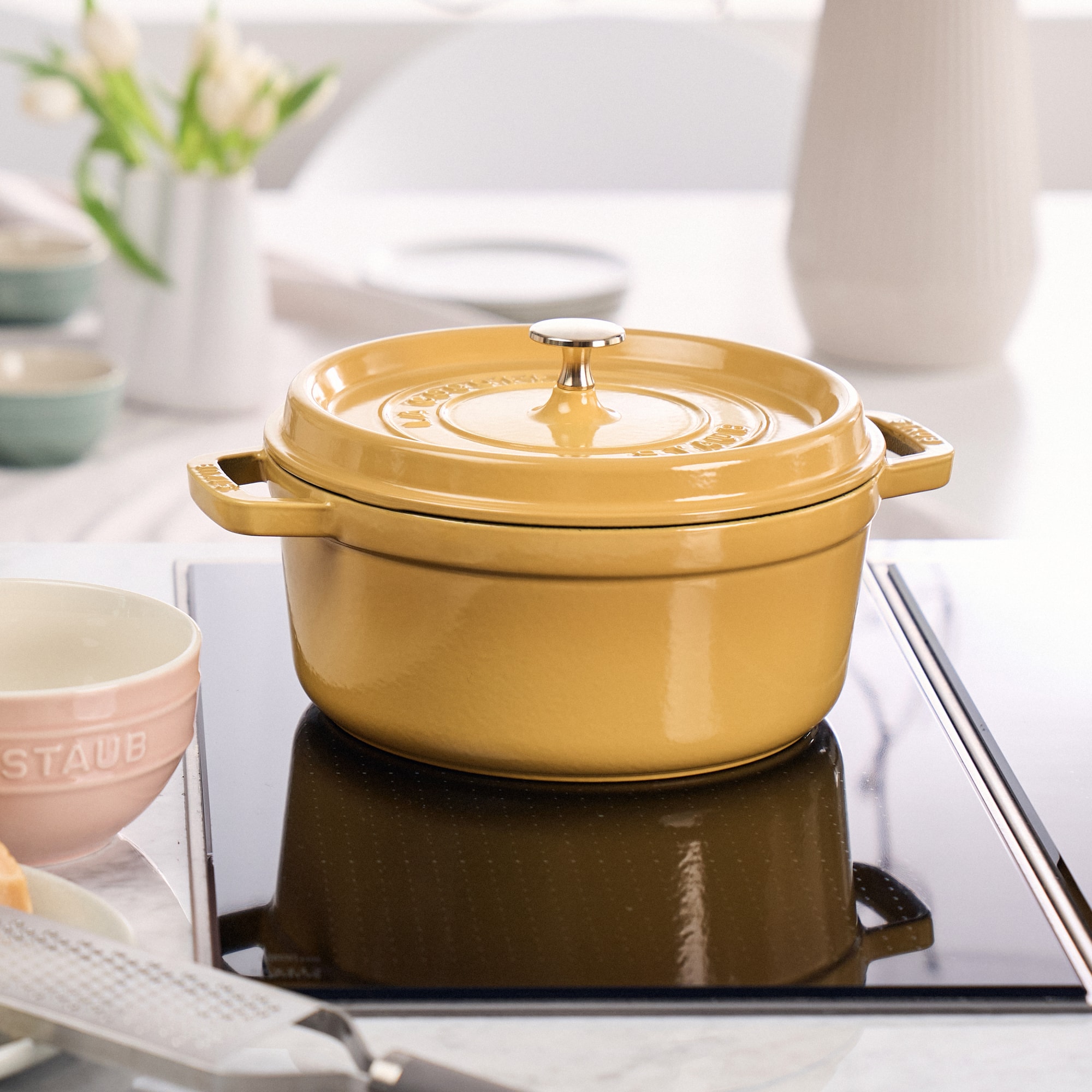 Staub Cast Iron 4 qt Round Dutch Oven Citron 1029060 - Best Buy