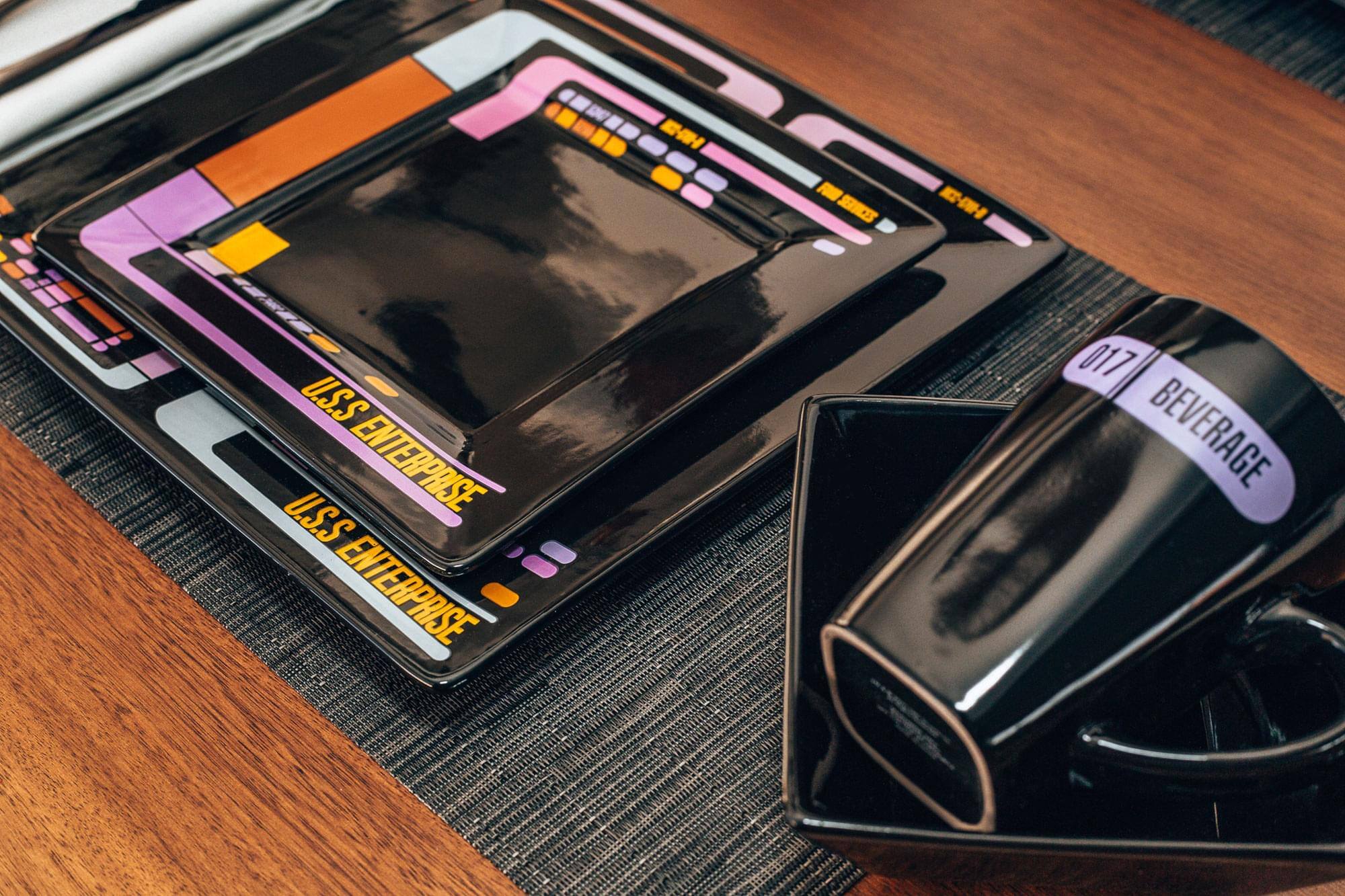 U.S.S. ENTERPRISE  
U.S.S. ENTERPRISE  
EAH  
FO SENRCS  
H  
017  
BEVERAGE