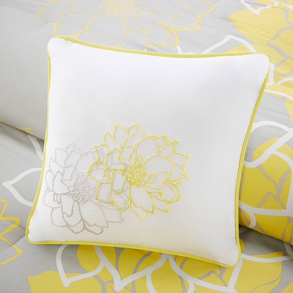 Alt View 2. Gracie Mills - Gracie Mills Glenda 6-Piece Floral Printed Duvet Cover Set - Yellow.