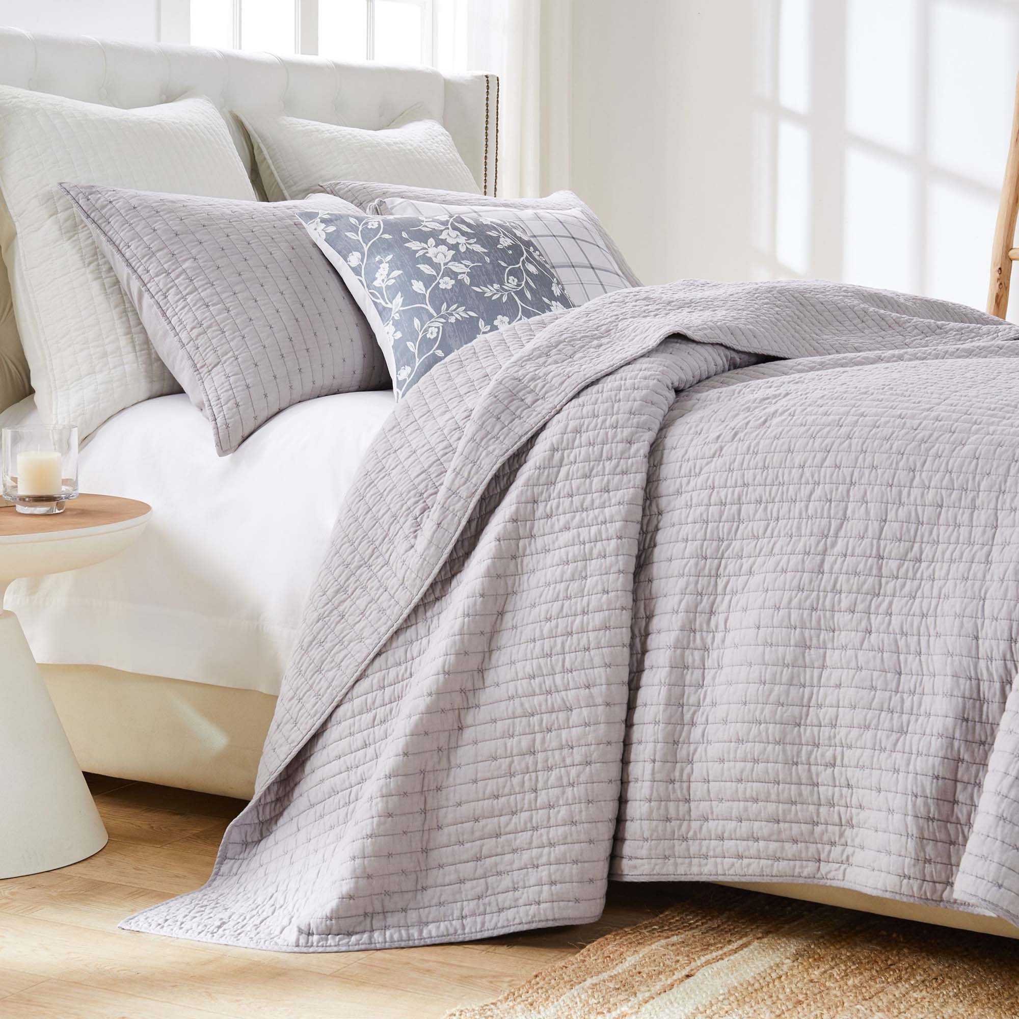 Front. Greenland Home Fashions - Greenland Home Fashions Monterrey Finely Stitched Quilt Set  Classic Solid Color Style 3-Piece King/California King Gray - Gray.