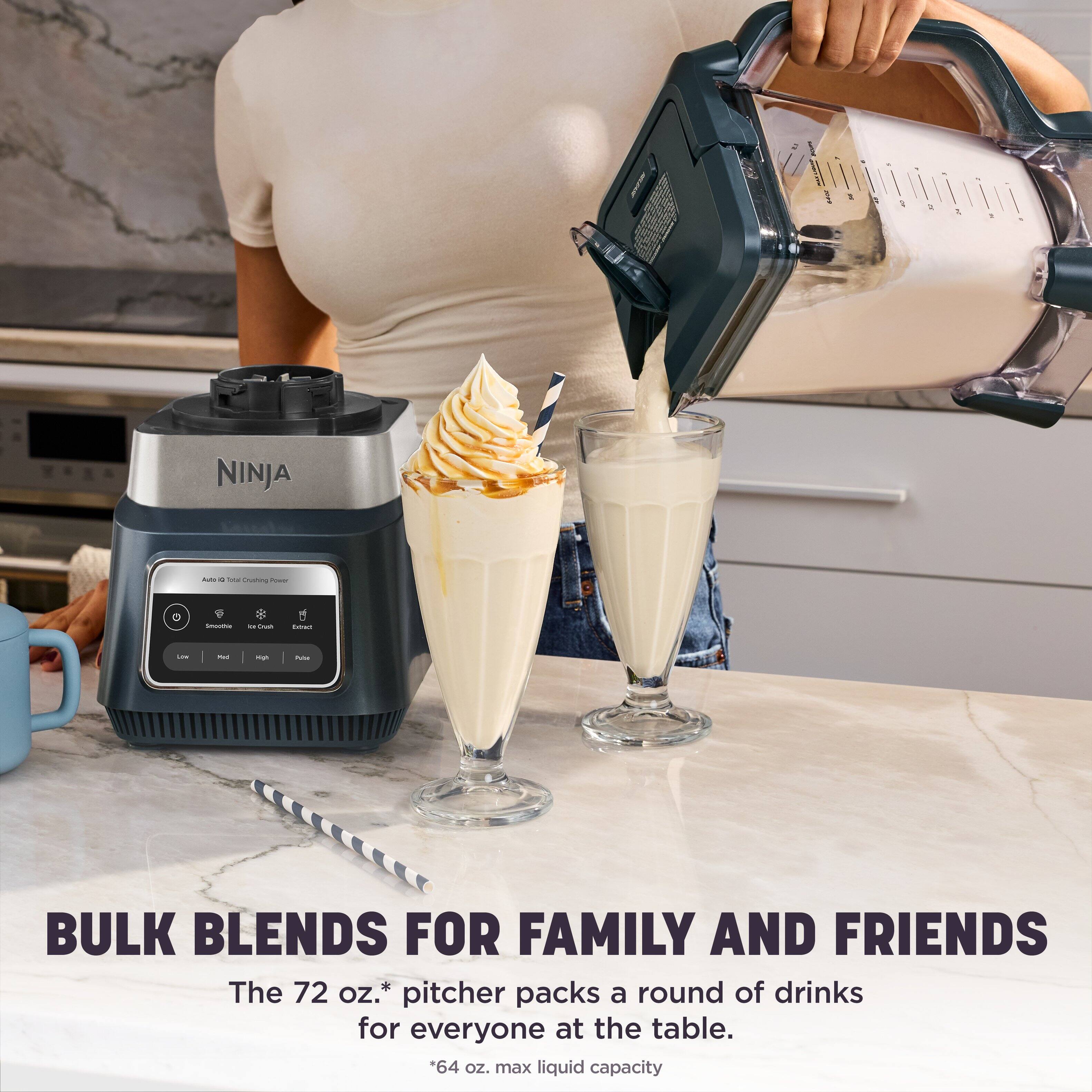 NINJA  
Auto-i a Total Crushing Power  
Smoothie  
n Club  
Extract  
Like  
Med  
High  
Police  
BULK BLENDS FOR FAMILY AND FRIENDS  
The 72 oz.* pitcher packs a round of drinks for everyone at the table.  
*64 oz. max liquid capacity