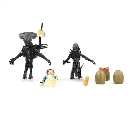 Front. Diamond Comic - Aliens Deluxe Queen Alien with Warrior Alien & Battle-Damaged Bishop Minimates - Black.