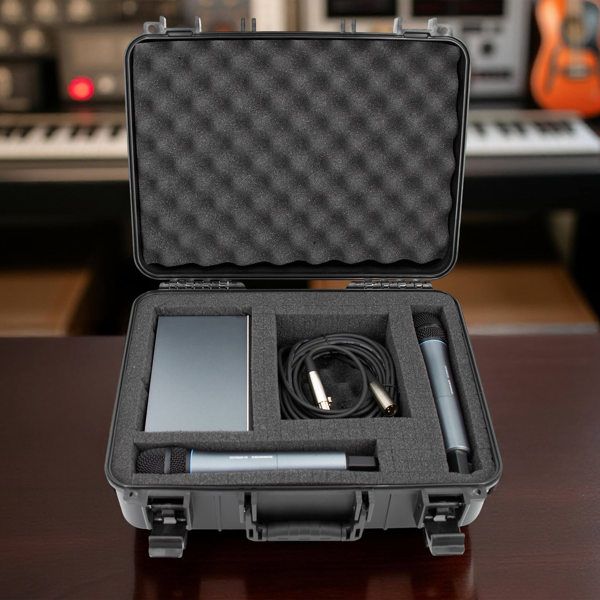 Angle. CASEMATIX - Wireless Handheld Microphone Case w/ Customizable Foam for 5 Core, Pyle, RODE, VocoPro, Samson Mic Systems & More.