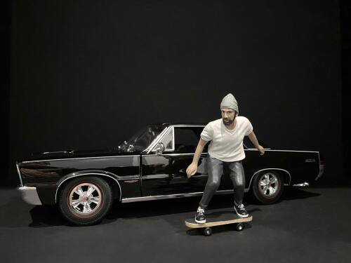 Left. American Diorama - Skateboarders Figurines 4 piece Set for 1/24 Scale Models by American Diorama - Multi.
