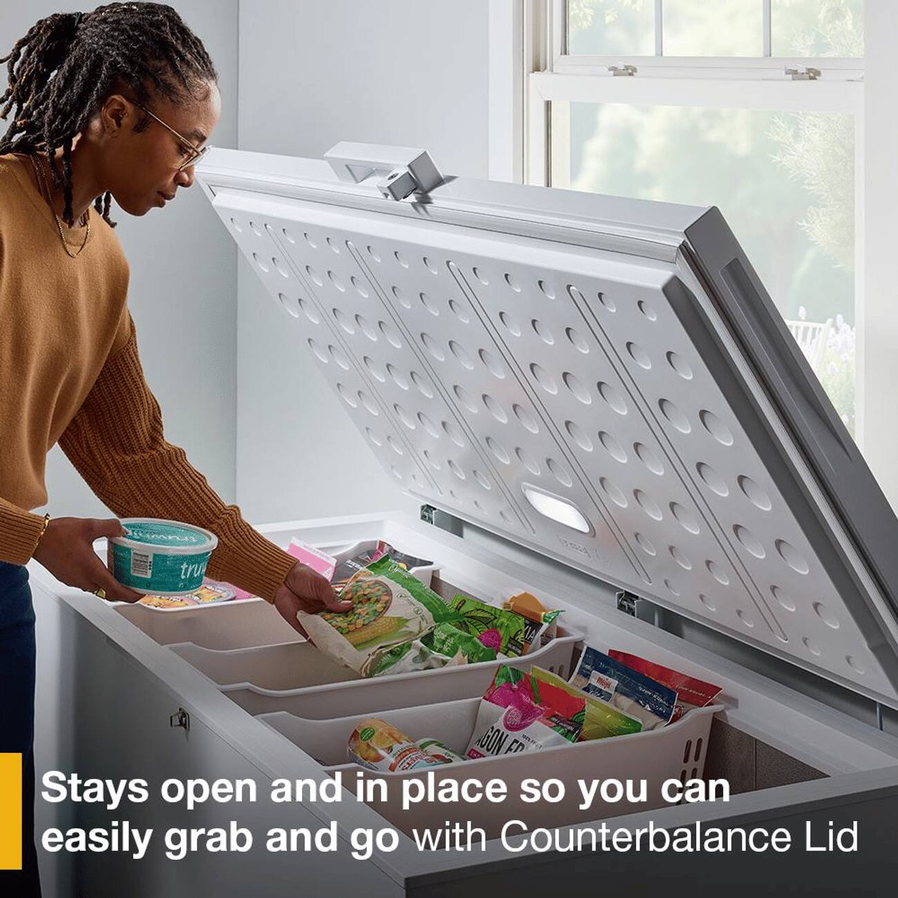 Stays open and in place so you can easily grab and go with Counterbalance Lid