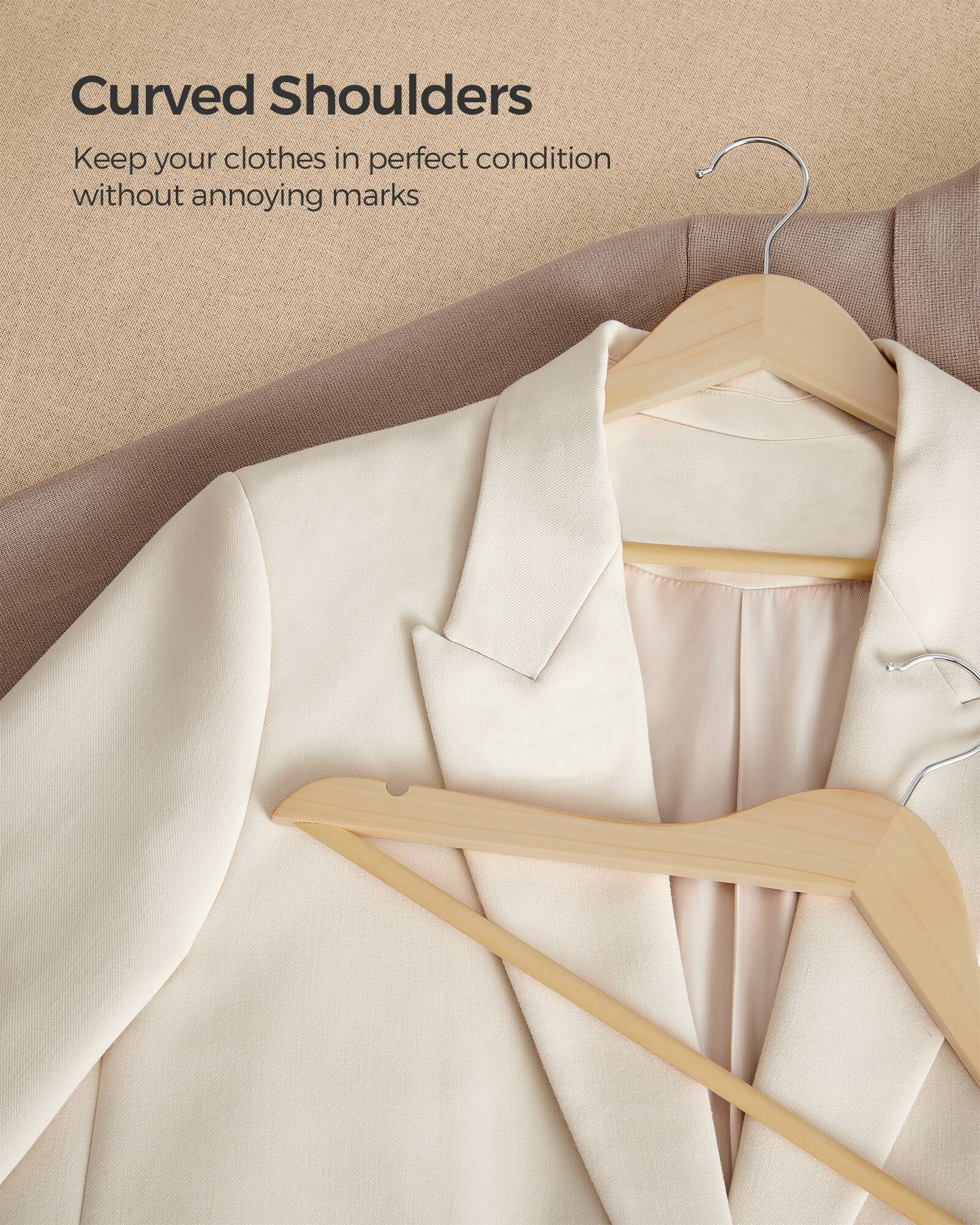 Curved Shoulders  
Keep your clothes in perfect condition without annoying marks