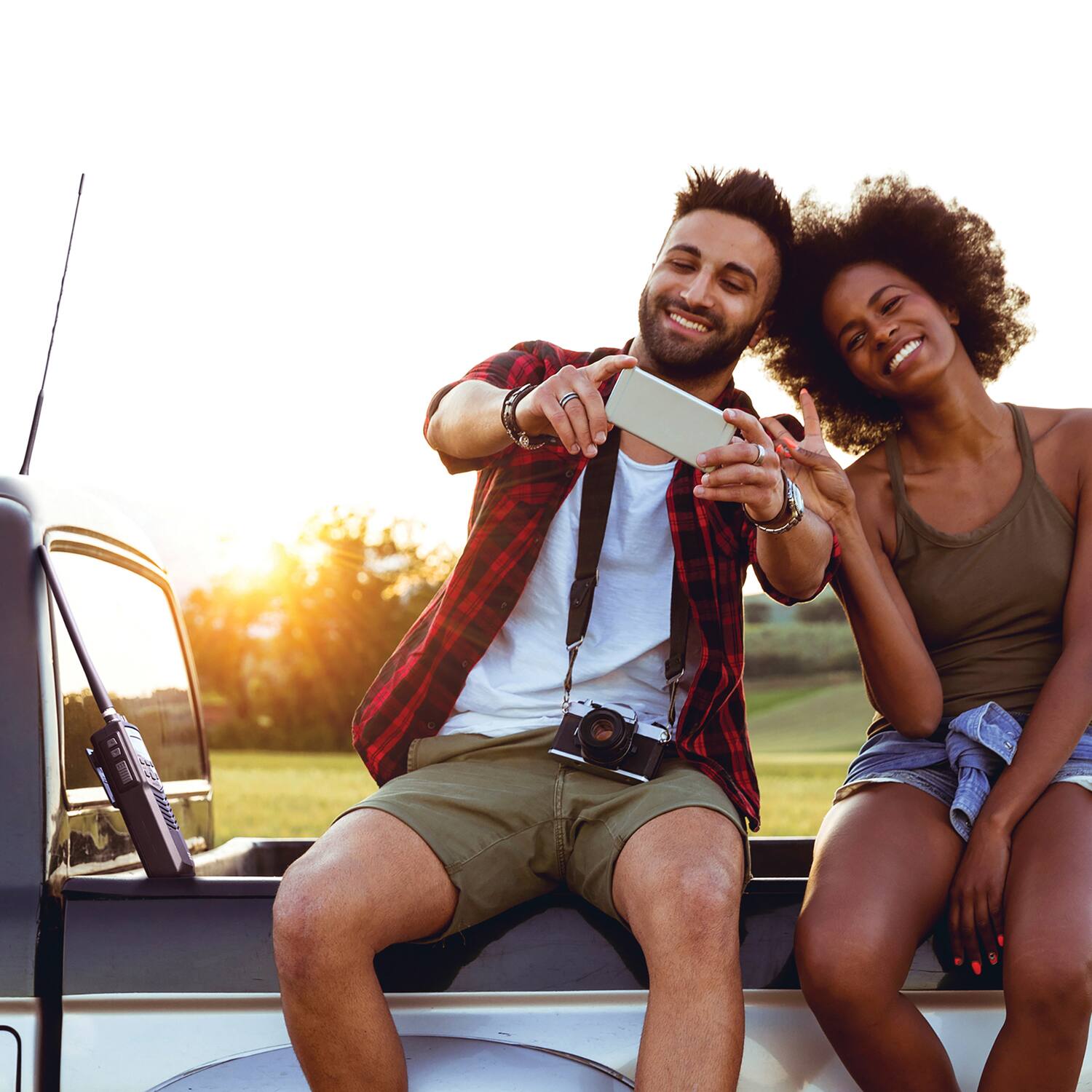 Left. Uniden - Pro Series 40-Channel Handheld CB Radio Magnet-Mount Antenna PRO501TK - Black.