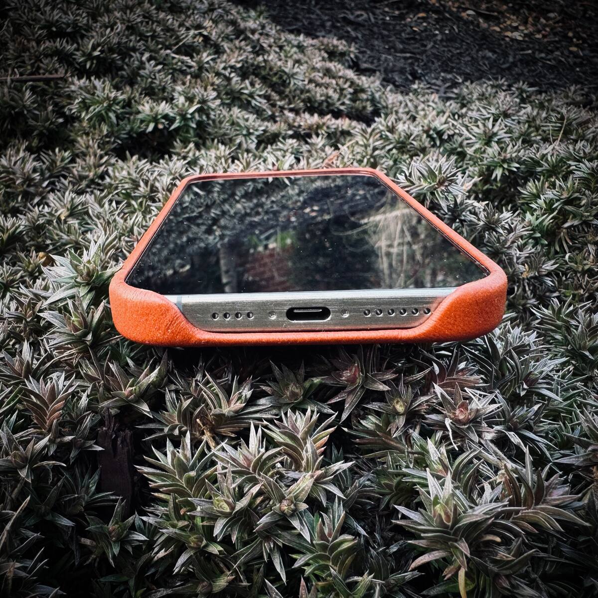 Apple Handmade, Full Grain Leather, MagSafe iPhone 16 Pro