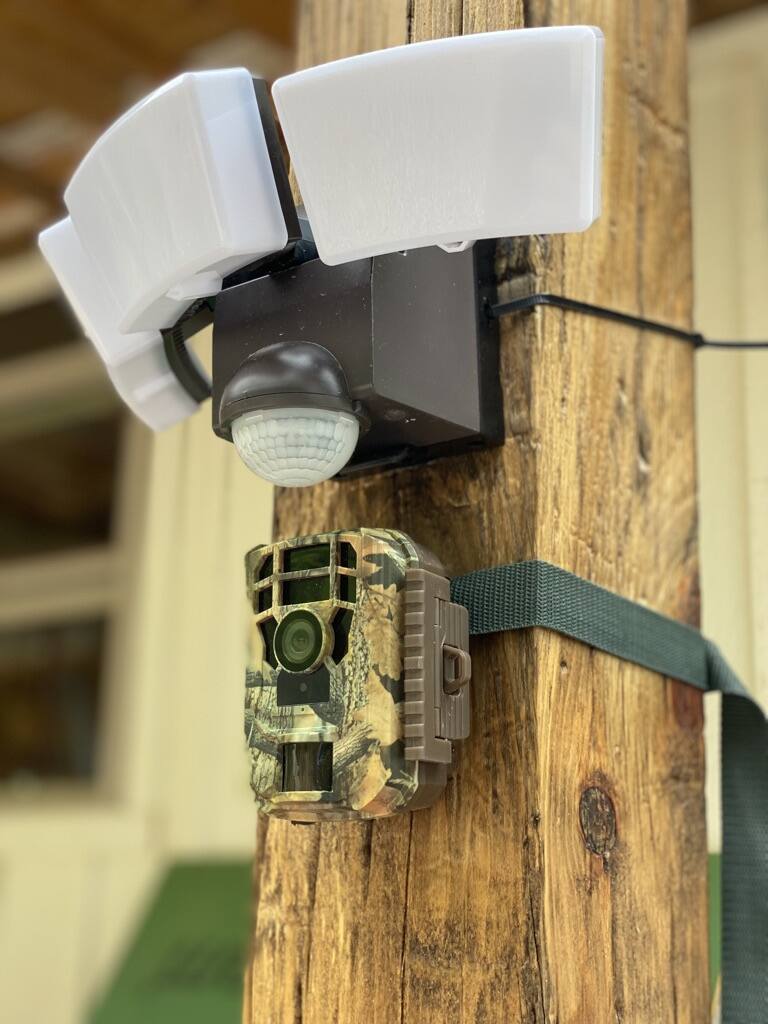 Back. IQ America - IQ America 1200 Lumen Battery Operated LED Motion Security Flood Light Wall Eave Universal Mount Indoor/Outdoor BZ - Bronze.