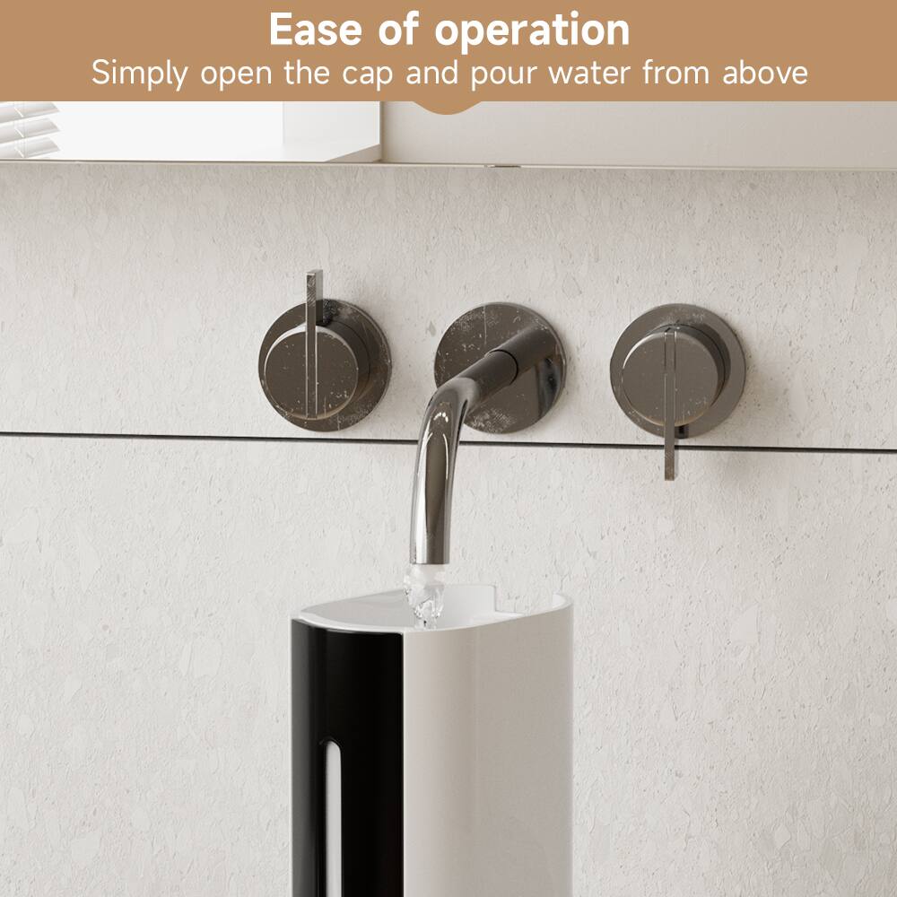 Ease of operation  
Simply open the cap and pour water from above