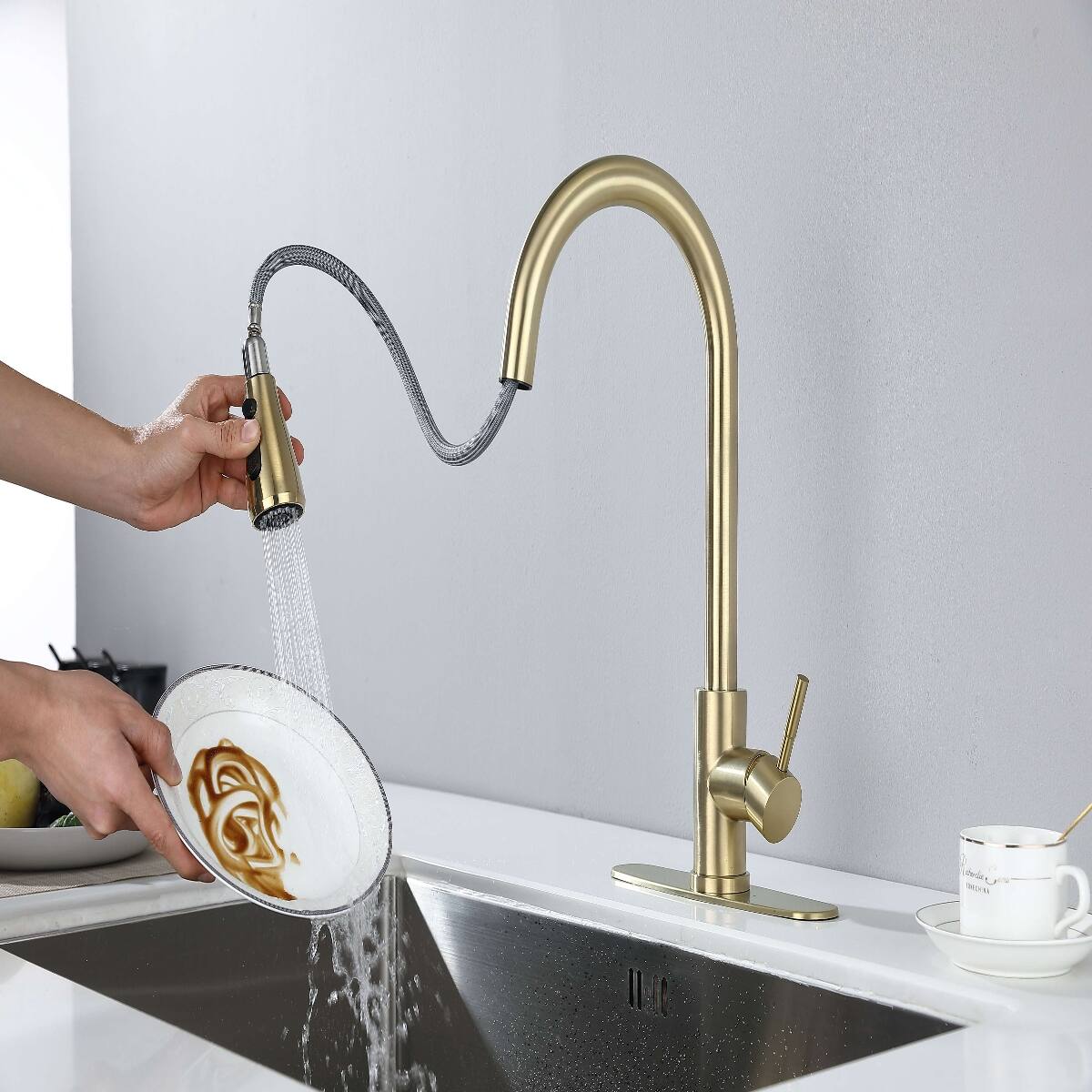 Left. Ropilly - Ropilly Pull Out Kitchen Faucet Brushed Gold Single Handle High Arc Sink Faucet - Brushed Gold.