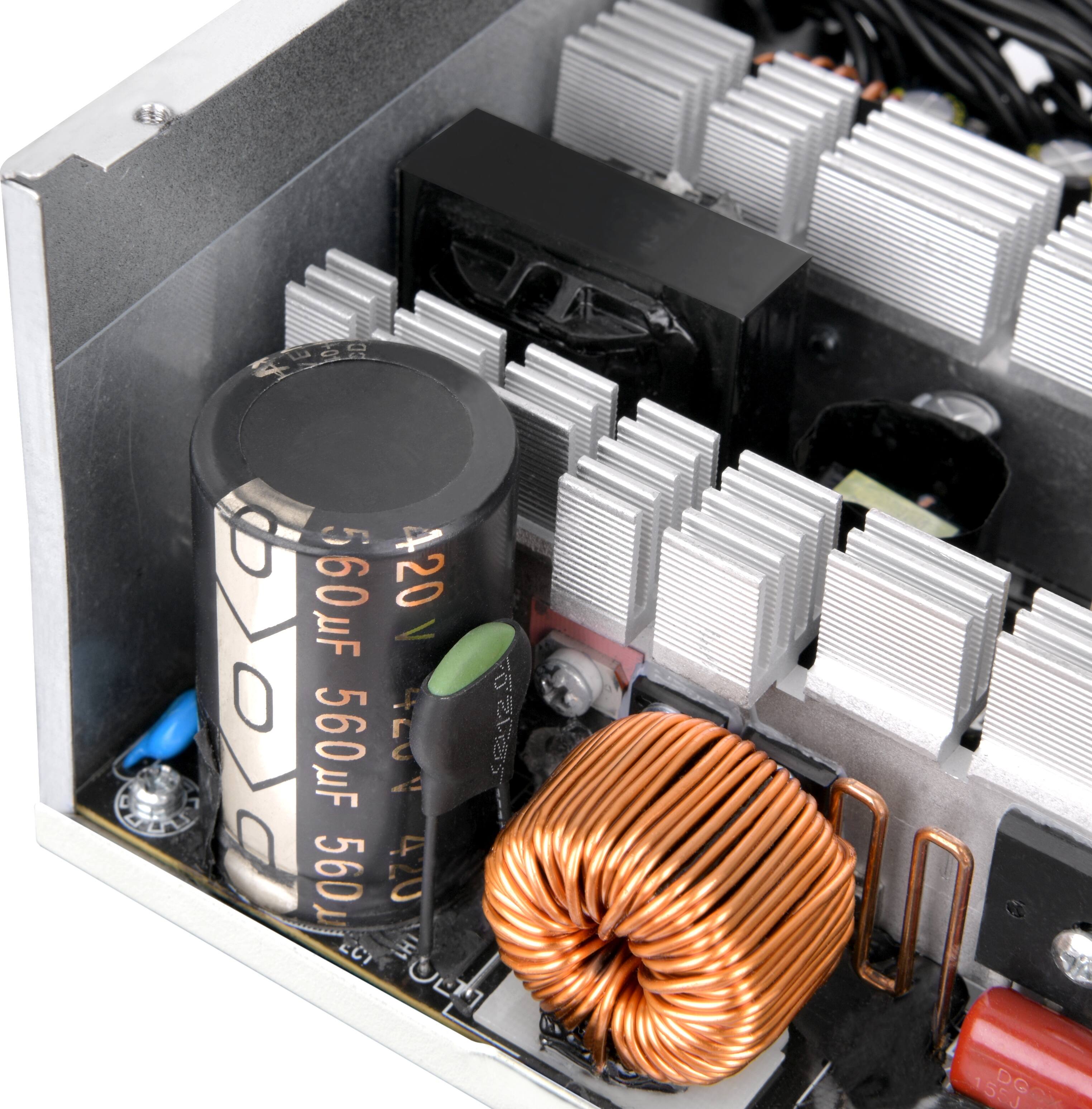 The text on the image reads: "10 CC  560mF 420V 10 560uF 560 420 420V = 0.25uF".